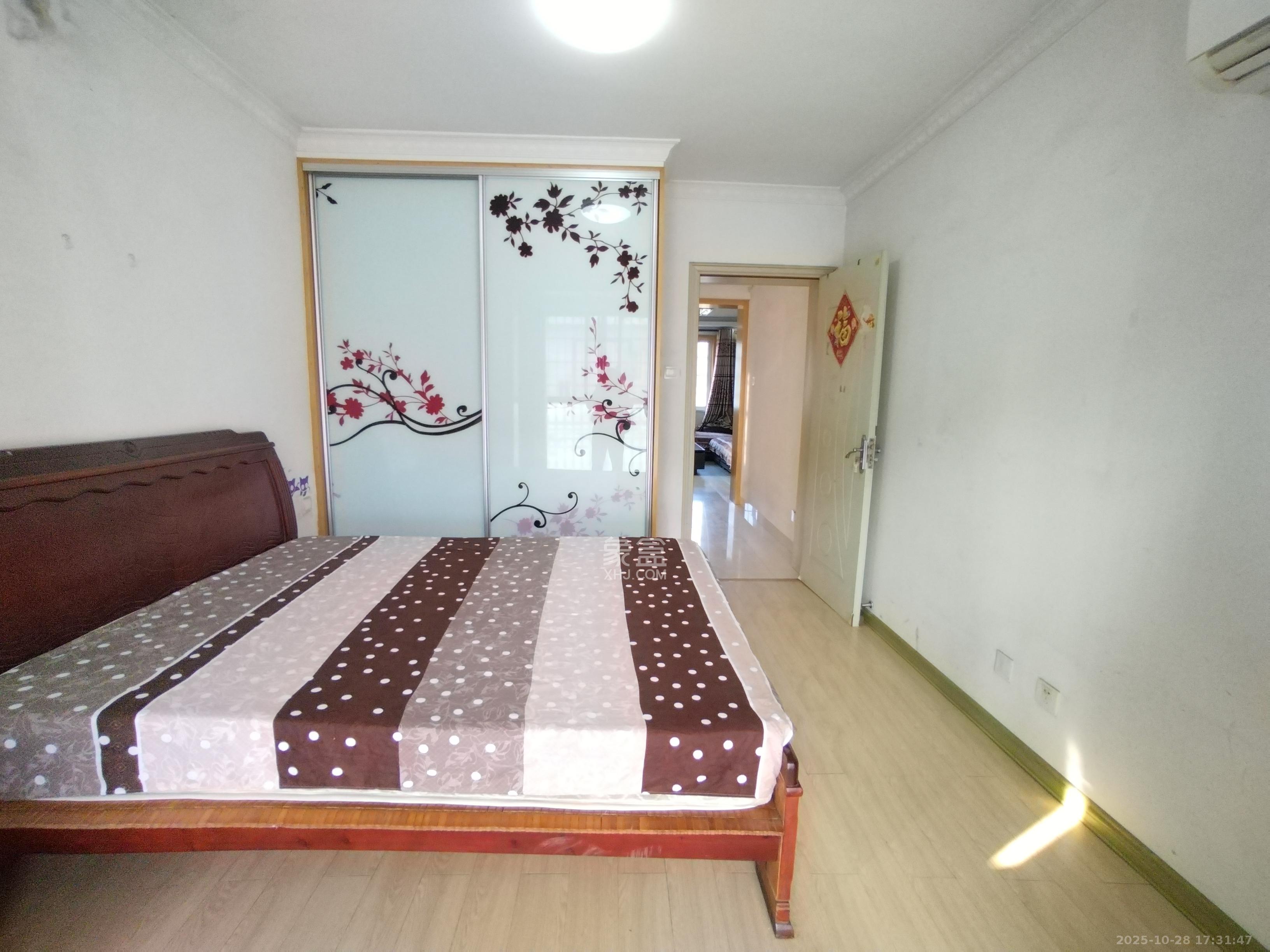 新诚小区  3室2厅2卫    1600.0元/月 新诚小区  3室2厅2卫    1600.0元/月室内图