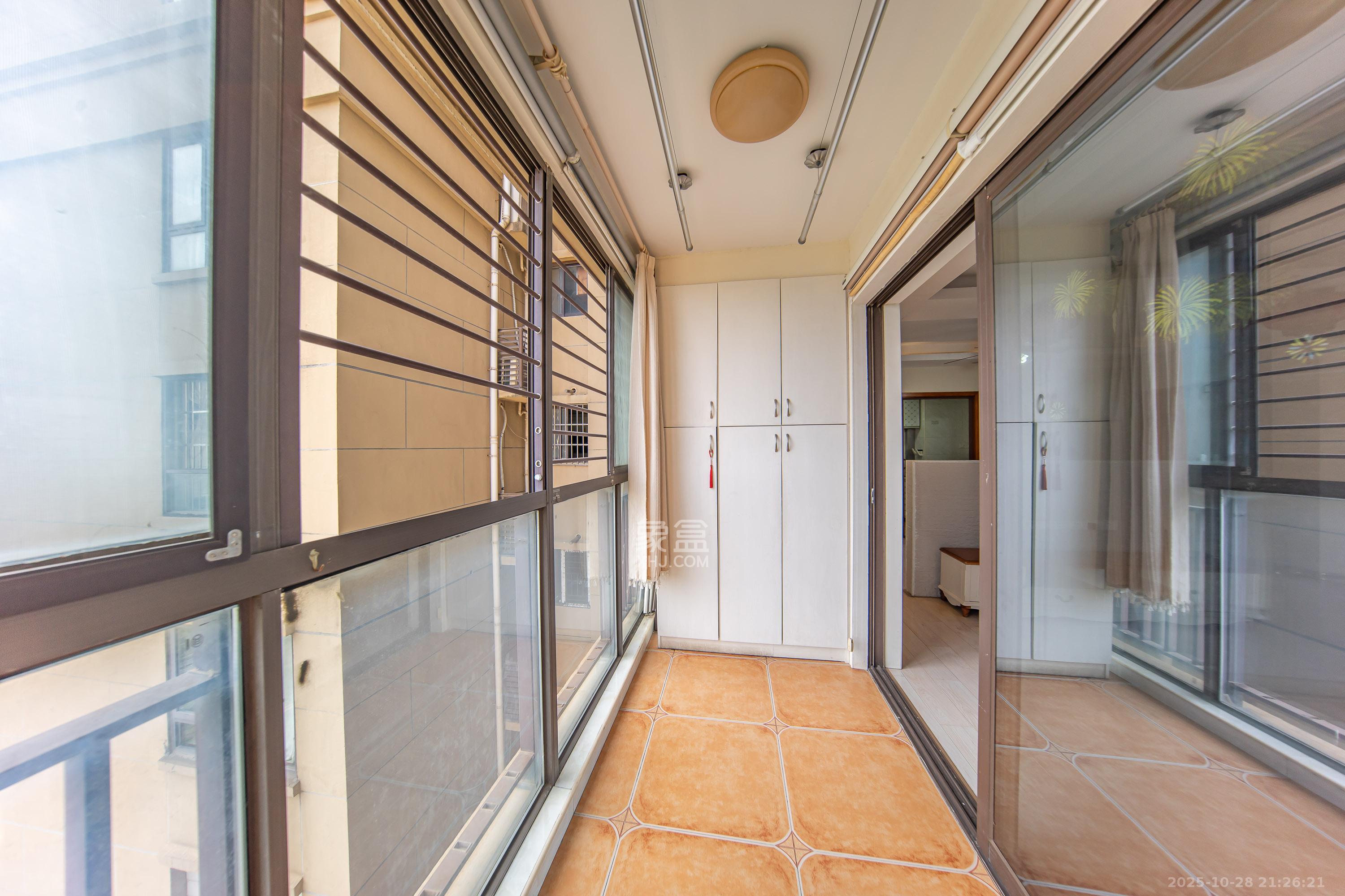 华润橡树湾  4室2厅2卫    105.0万其他