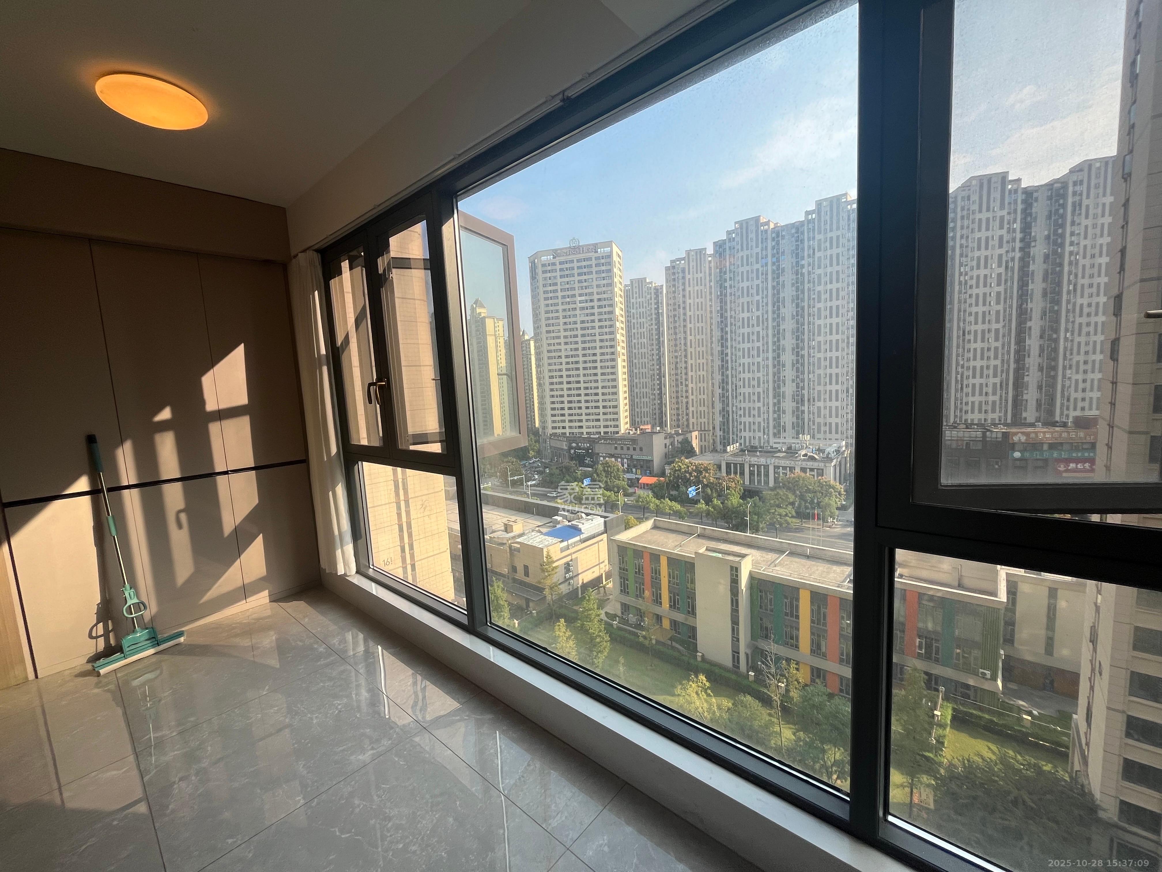 龙湖铂金中心（龙湖春江郦城）  3室2厅2卫    4200.0元/月室内图