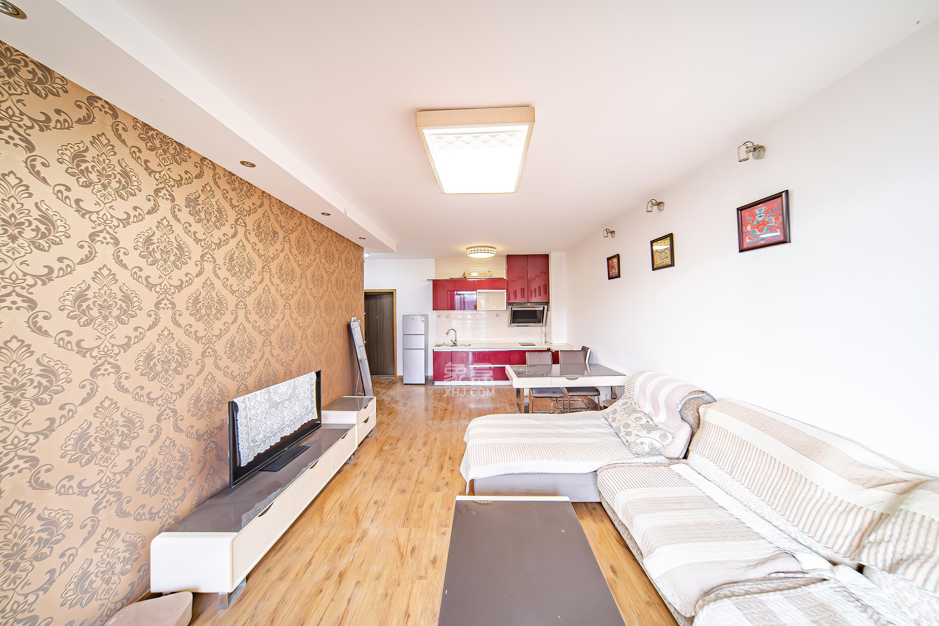 阳光100三期  2室2厅1卫    55.0万客厅