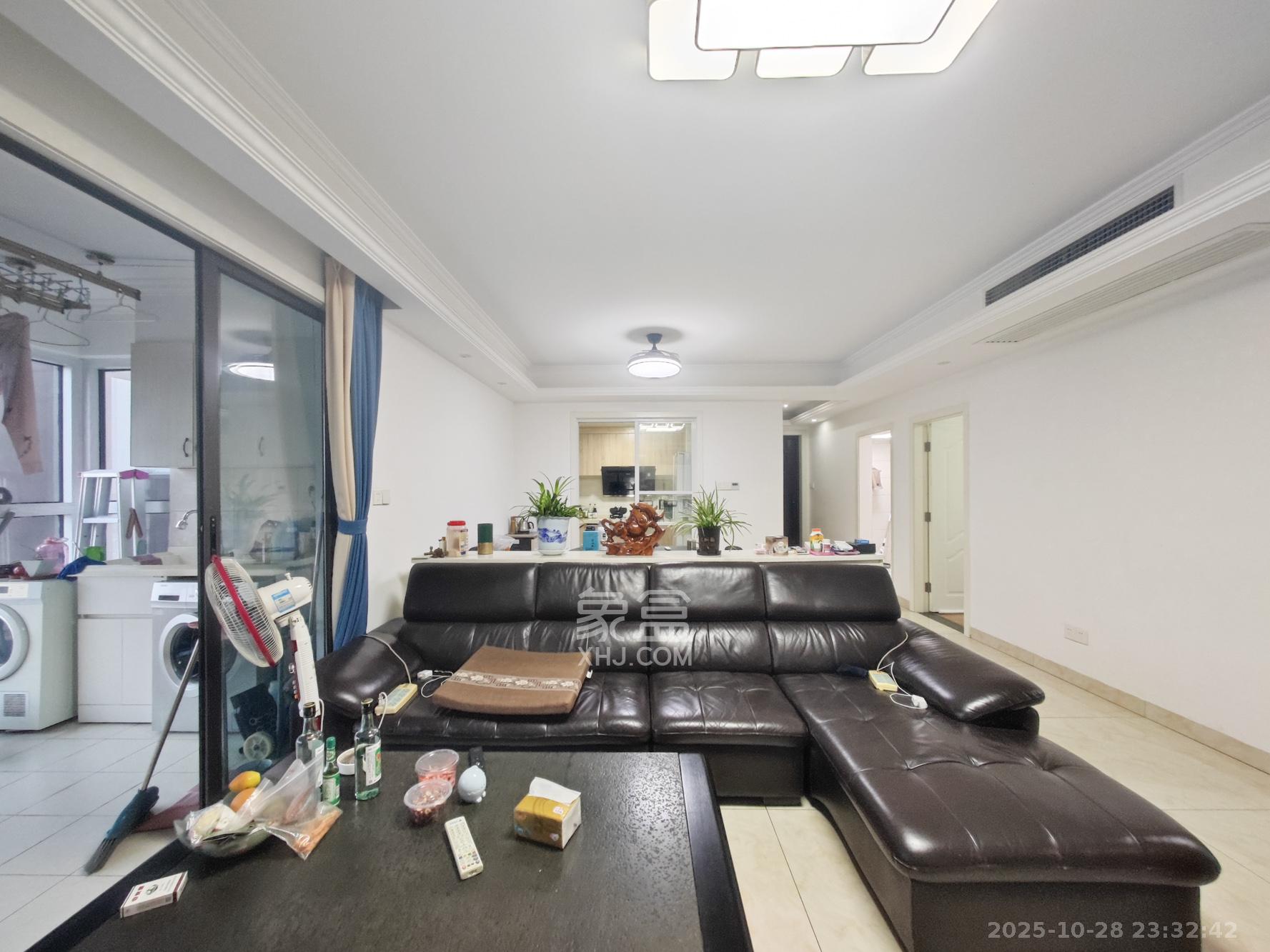 汇金城/嘉华城（二期、三期）  4室2厅2卫    165.0万客厅