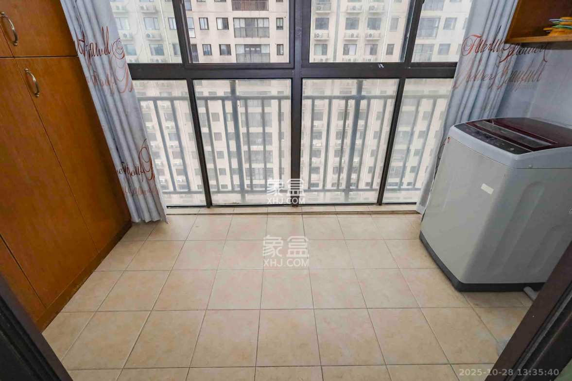 钰龙天下二期(钰龙佳园) 3室2厅2卫 2700.0元/月 钰龙天下二期(钰龙佳园) 3室2厅2卫 2700.0元/月室内图