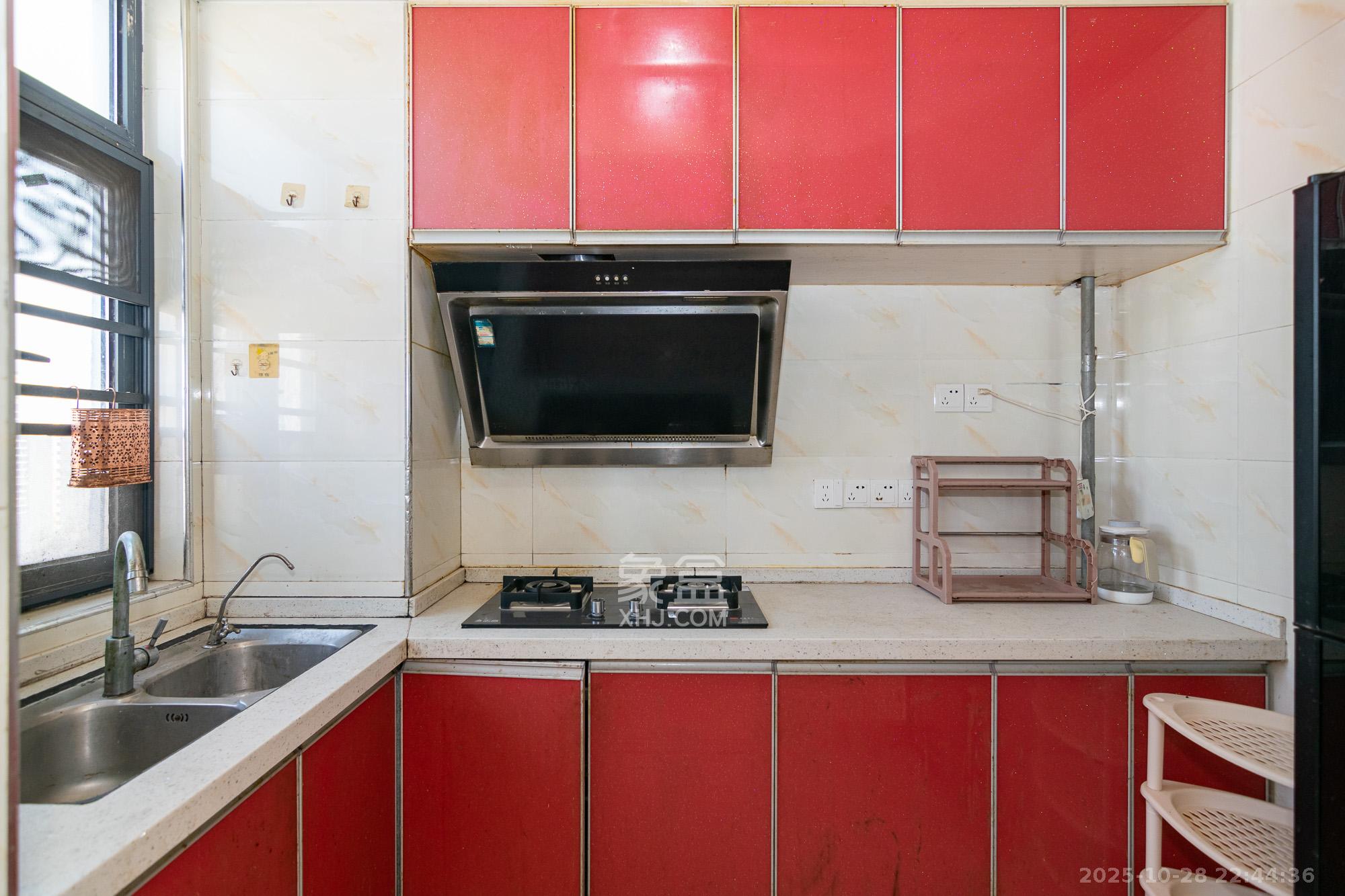 澳海澜庭 3室2厅2卫 79.8万 澳海澜庭 3室2厅2卫 79.8万厨房