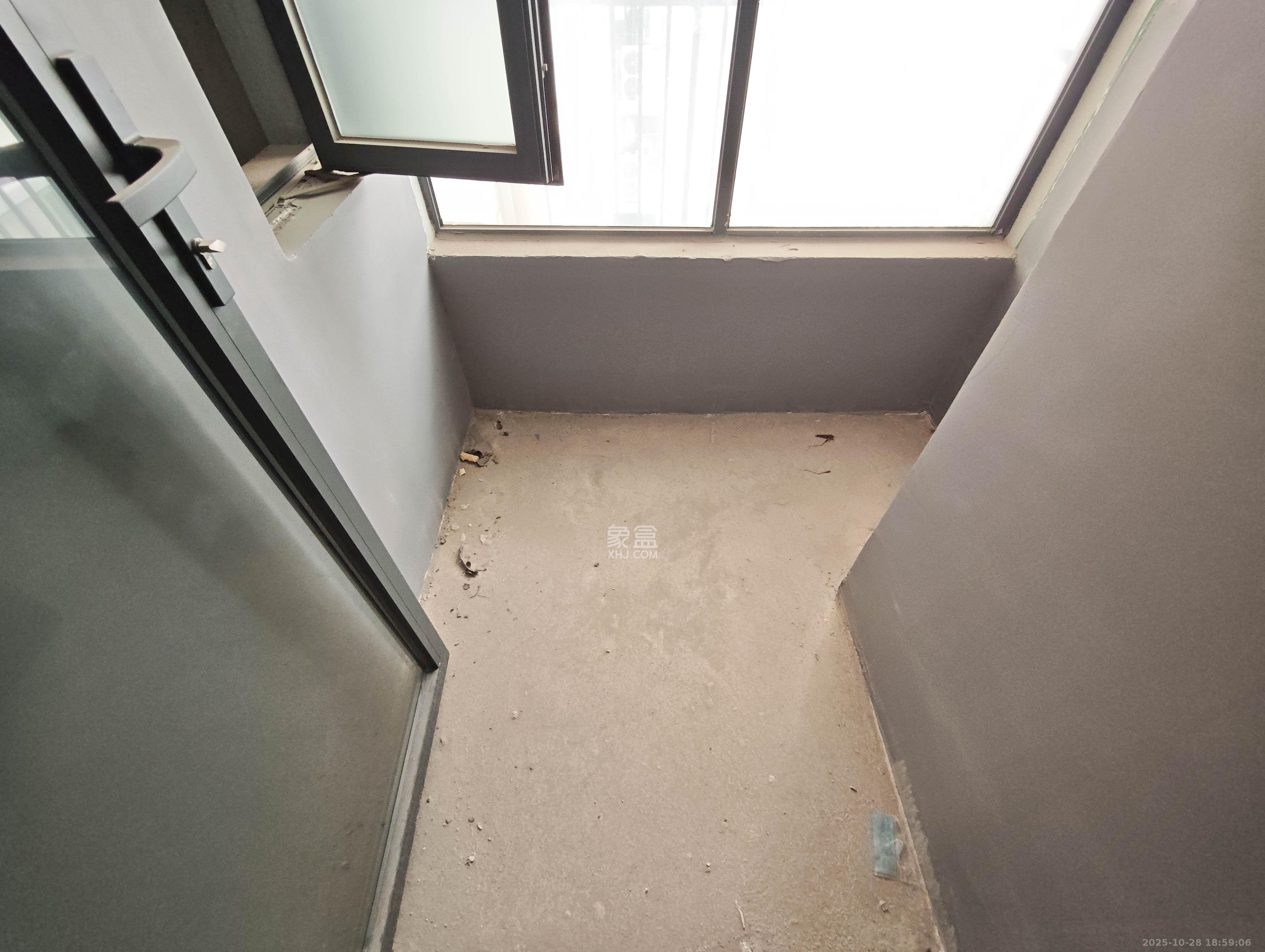 新城明昱东方  3室2厅1卫    78.0万阳台