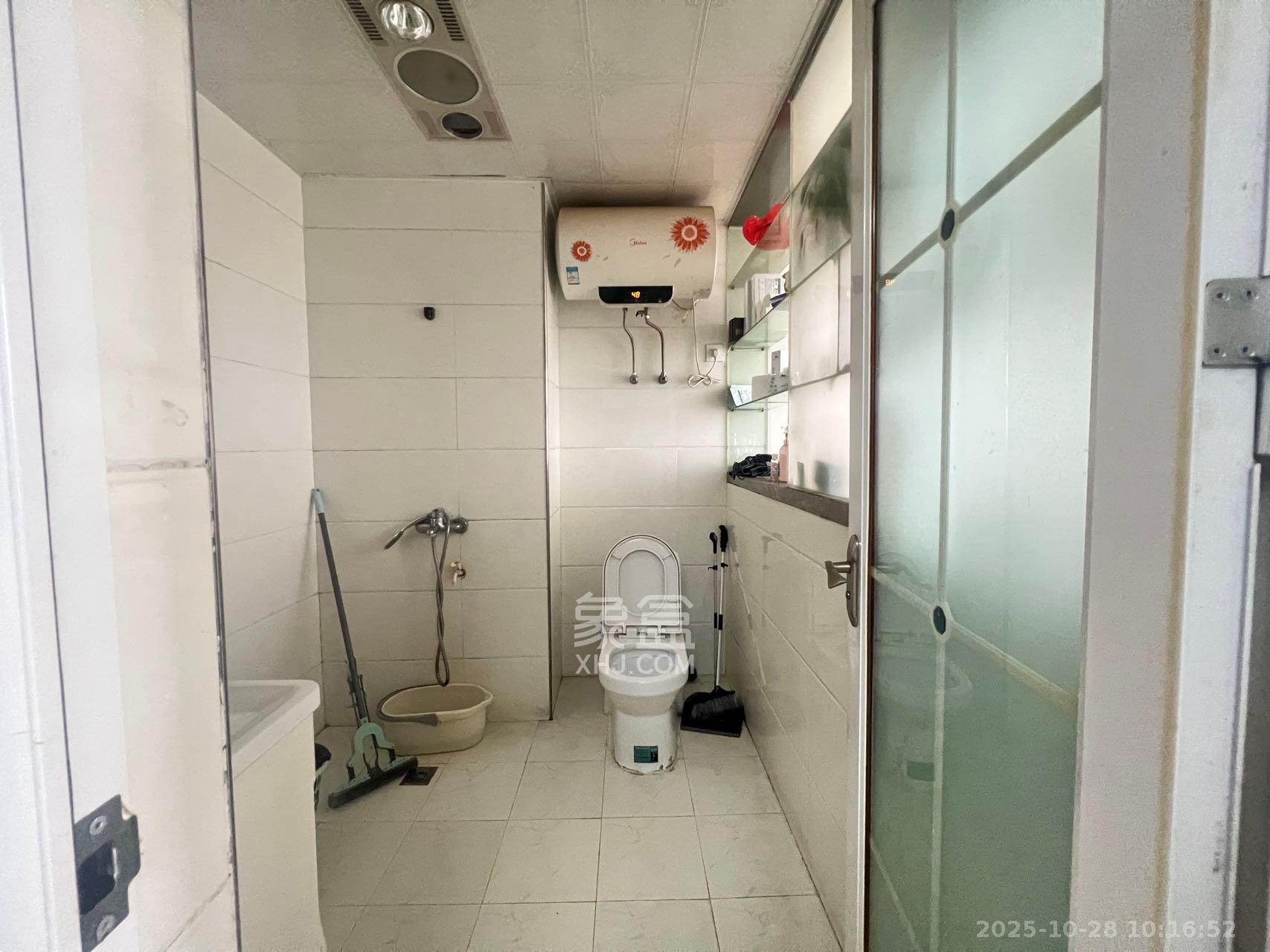 麓谷明珠  1室1厅1卫    1300.0元/月室内图