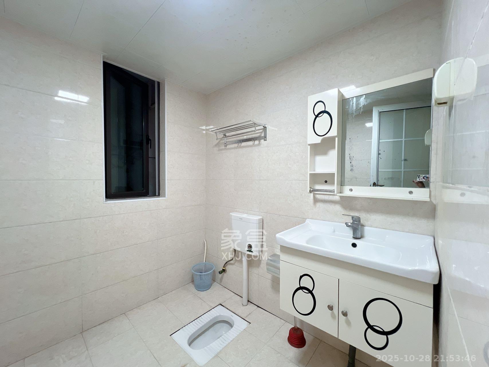 南山雍江汇(滨江国际新城) 3室2厅2卫 3200.0元/月 南山雍江汇(滨江国际新城) 3室2厅2卫 3200.0元/月室内图