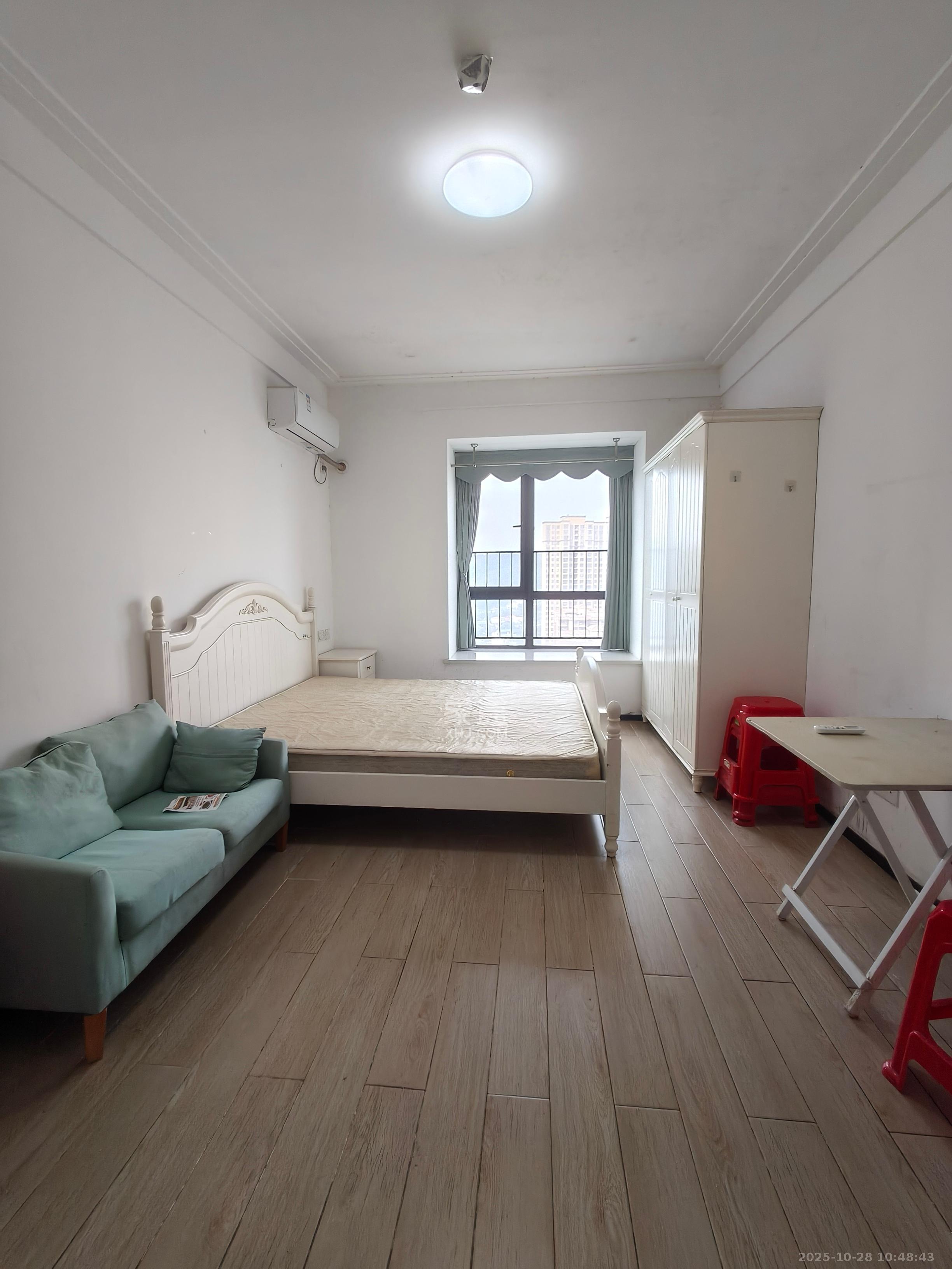 中海国际二期  1室1厅1卫    1000.0元/月 中海国际二期  1室1厅1卫    1000.0元/月室内图1