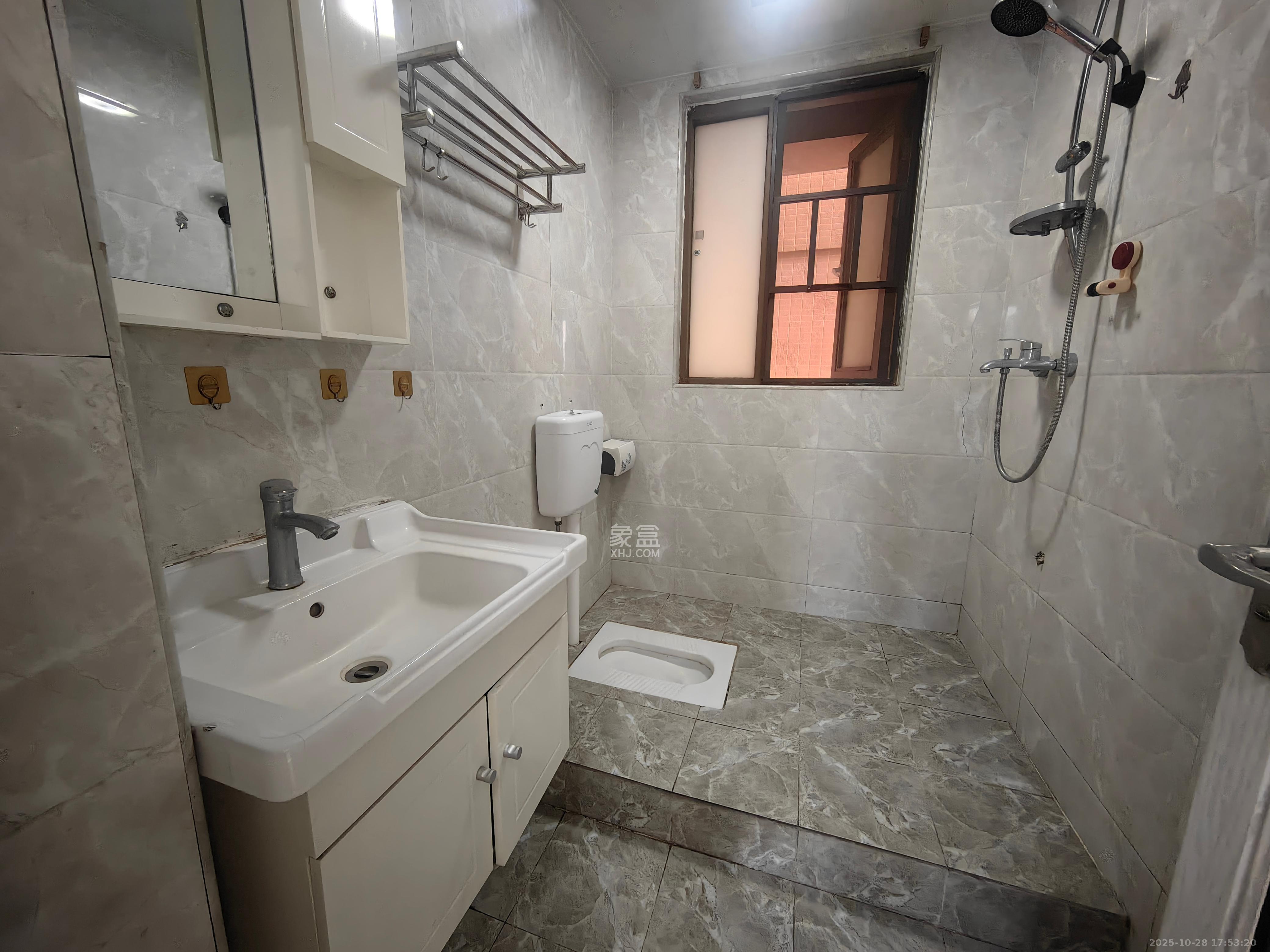 第六都(陆都小区)  3室2厅1卫    2500.0元/月 第六都(陆都小区)  3室2厅1卫    2500.0元/月室内图