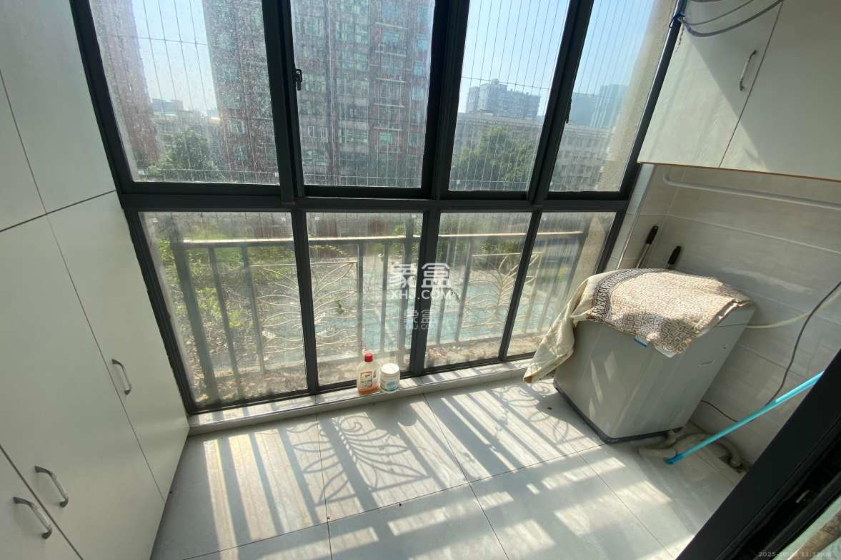 阳光锦城 2室2厅1卫 2500.0元/月 阳光锦城 2室2厅1卫 2500.0元/月室内图