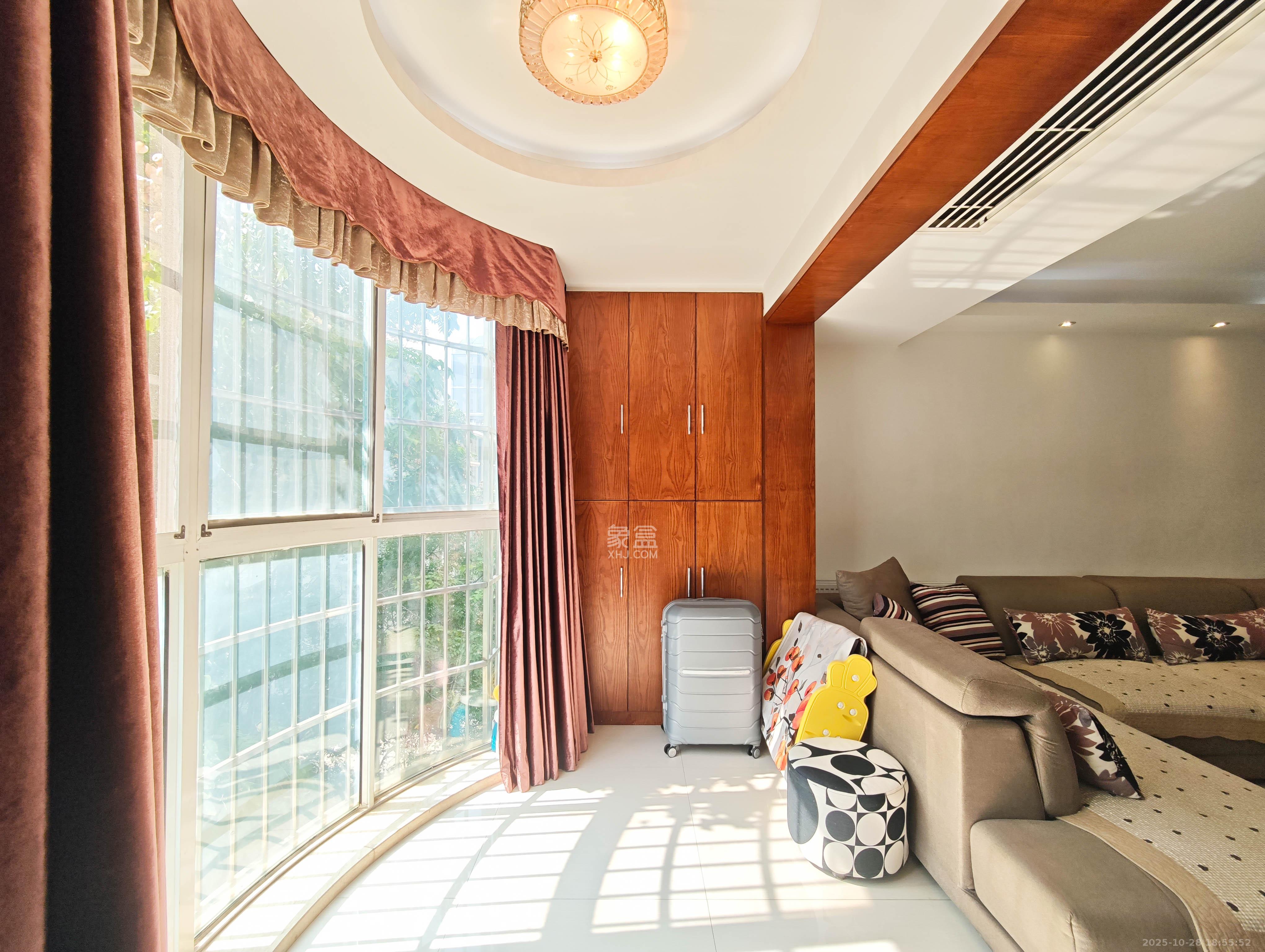 泰禹家园(彩云之翼家园一期、二期、三期) 4室2厅2卫 100.0万 泰禹家园(彩云之翼家园一期、二期、三期) 4室2厅2卫 100.0万阳台