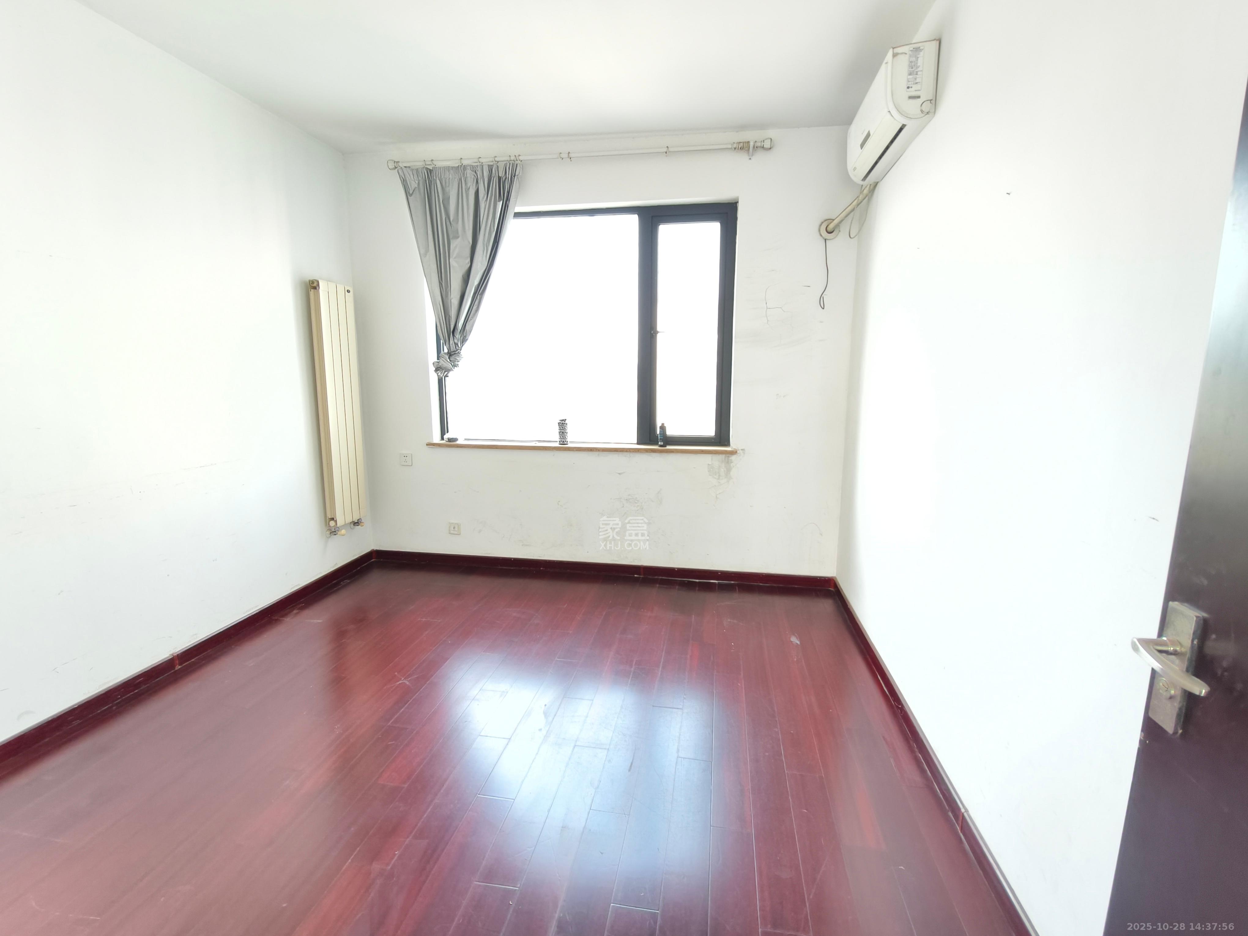 阳光100三期 3室2厅2卫 2500.0元/月 阳光100三期 3室2厅2卫 2500.0元/月室内图