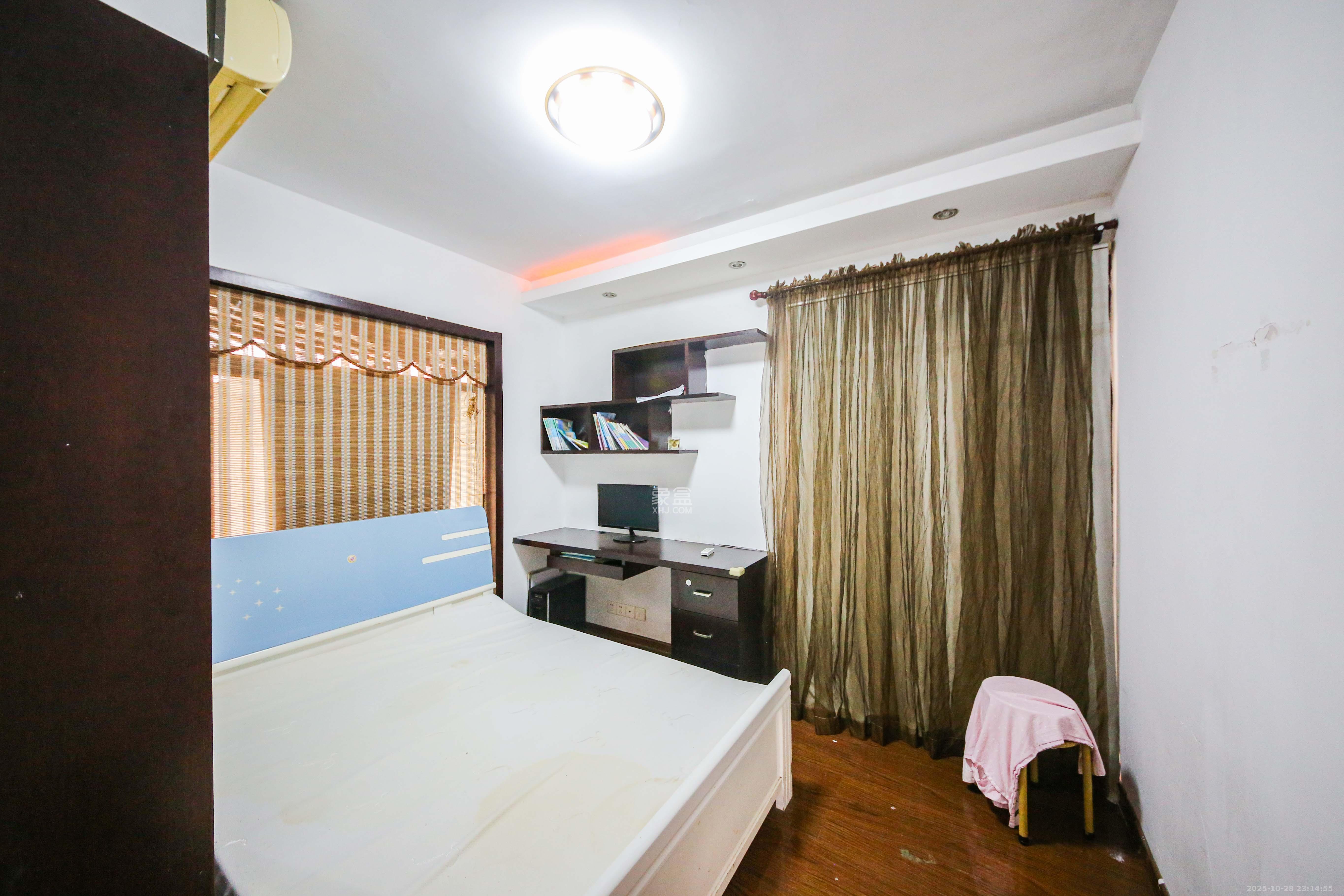 鑫远湘府华城  3室2厅2卫    135.0万 鑫远湘府华城  3室2厅2卫    135.0万卧室