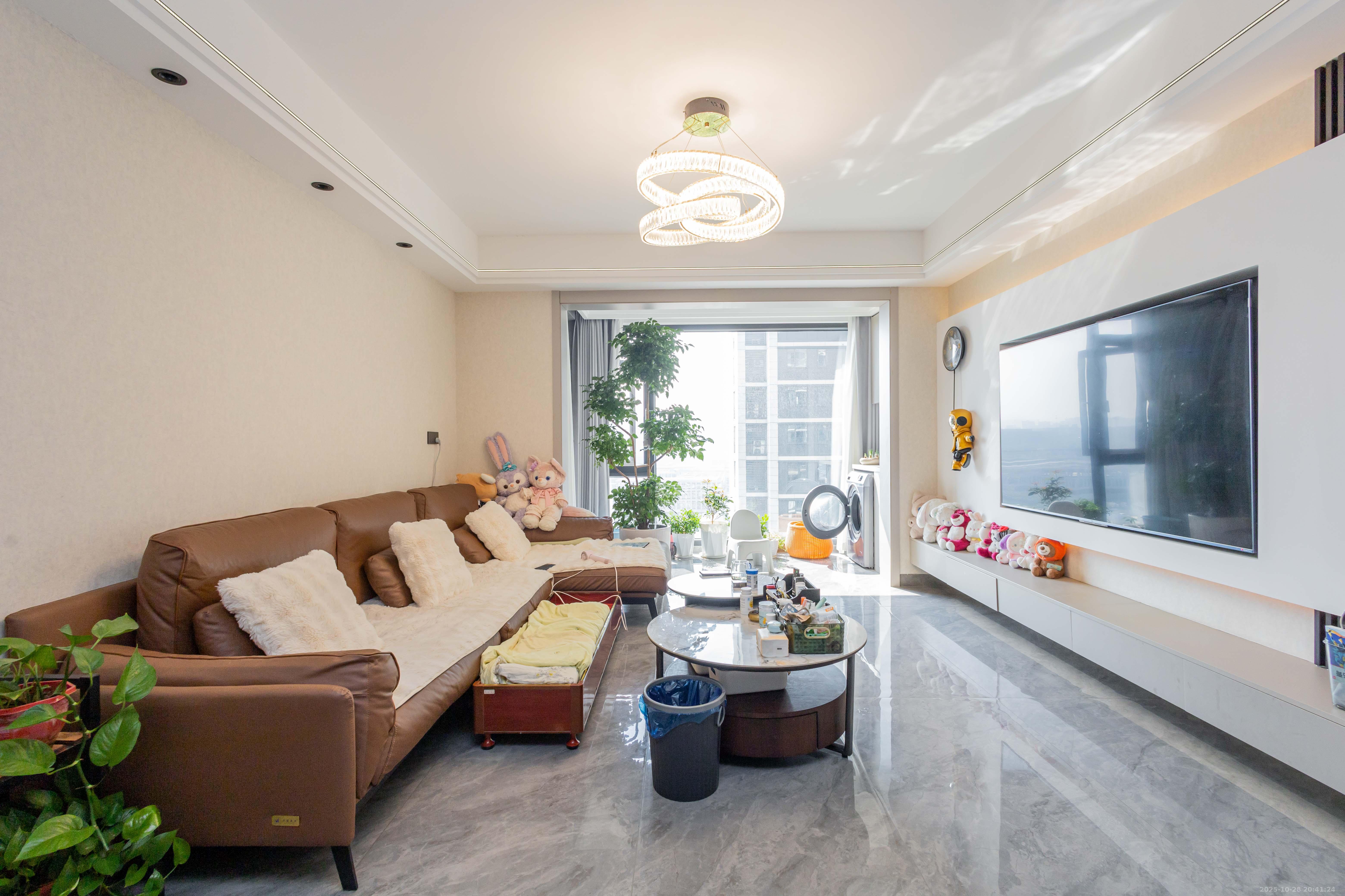 中交中央公园D5区  3室2厅2卫    158.0万客厅