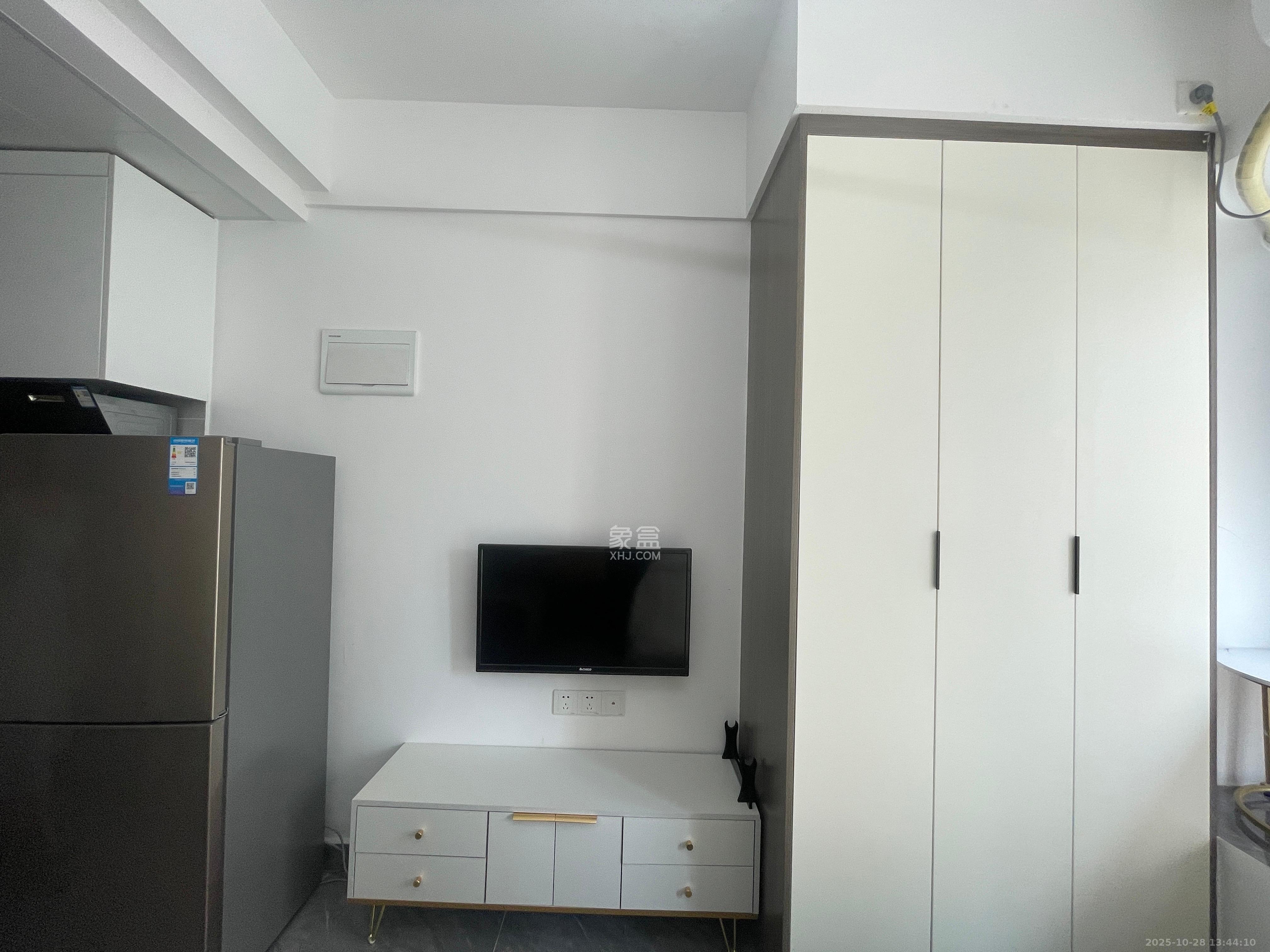 龙湖铂金岛 1室1厅1卫 1600.0元/月 龙湖铂金岛 1室1厅1卫 1600.0元/月室内图