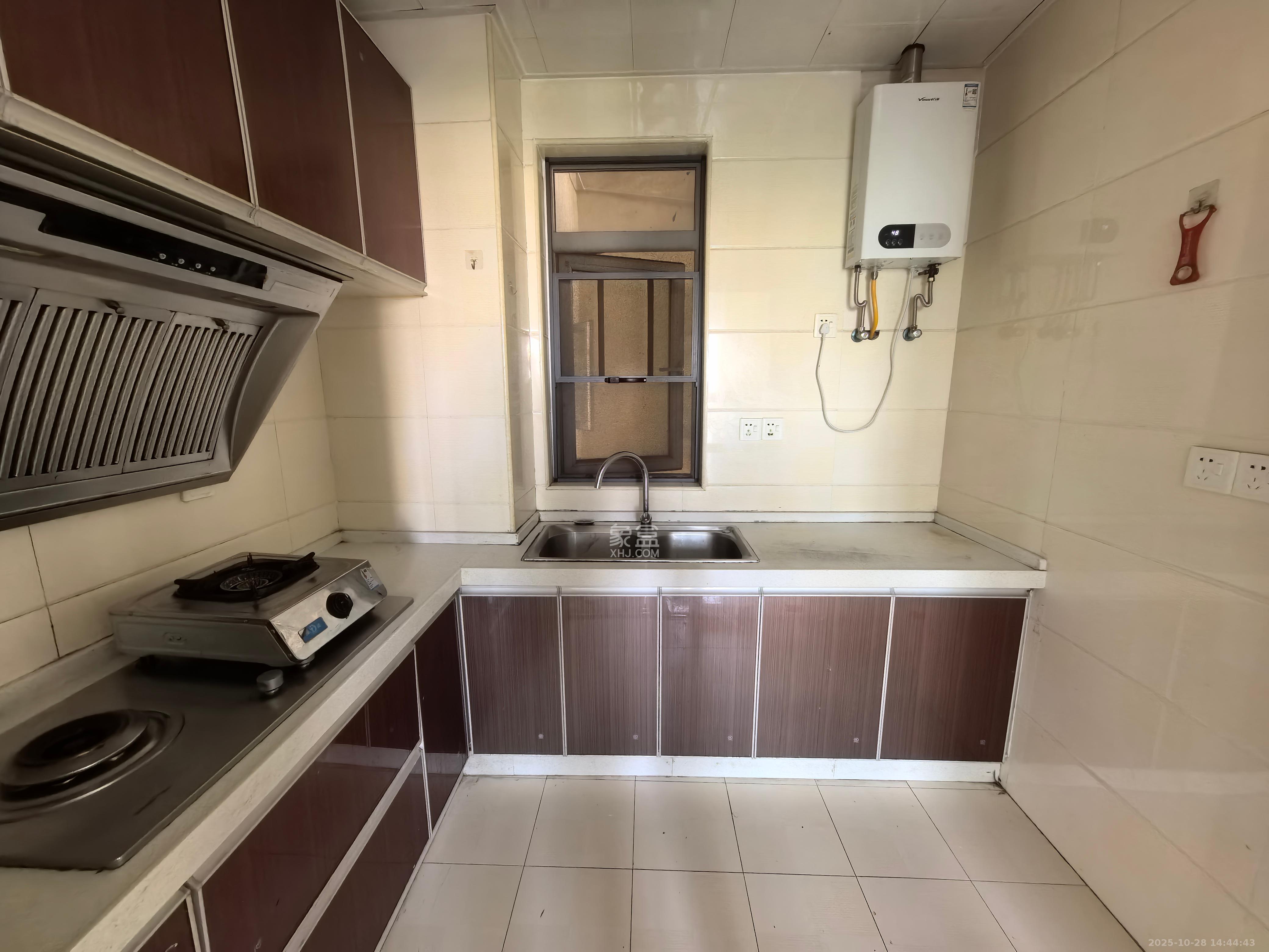 郡原居里  3室2厅1卫    1600.0元/月 郡原居里  3室2厅1卫    1600.0元/月室内图