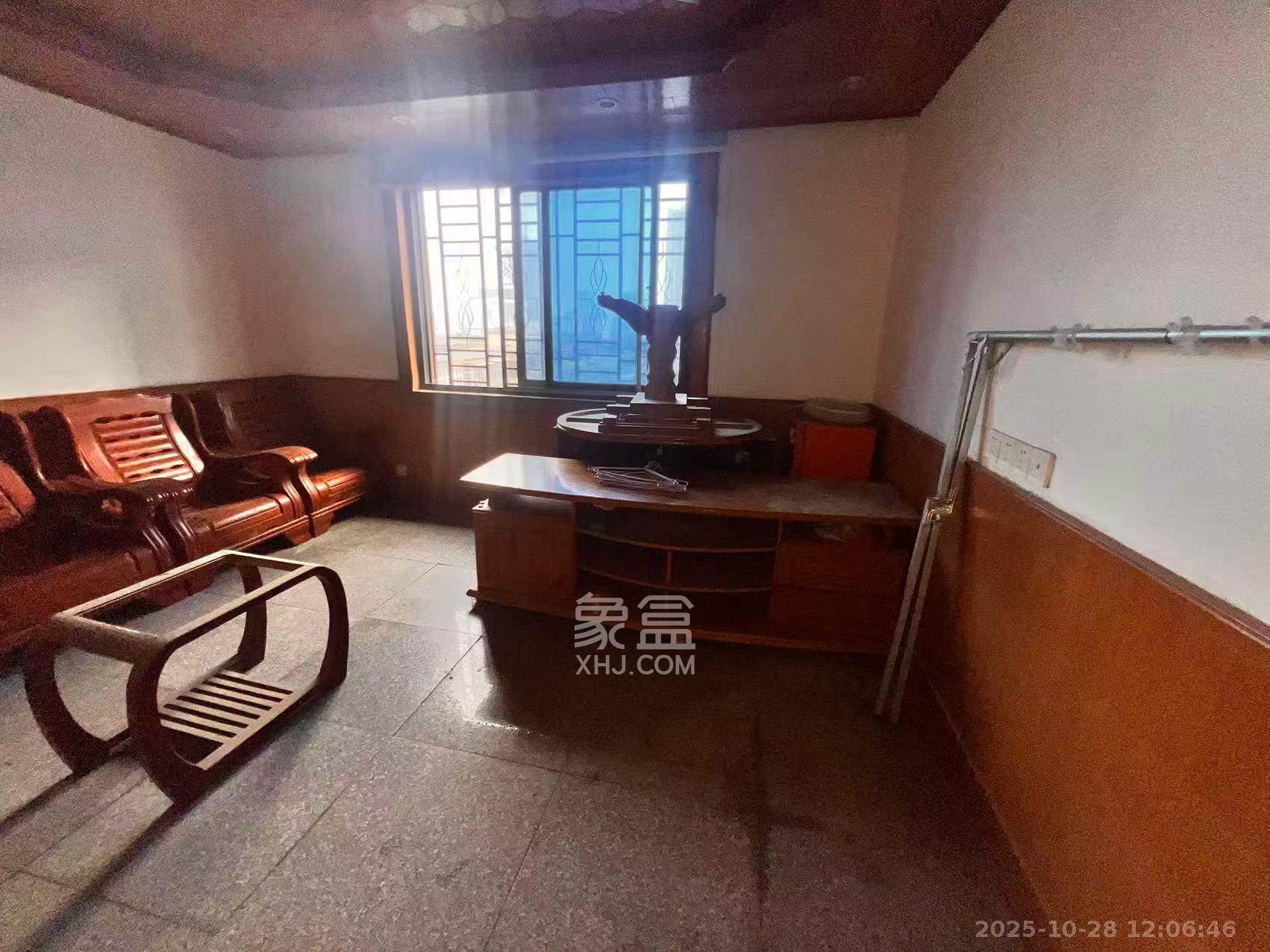 燕山街社区  3室1厅1卫    2100.0元/月室内图1