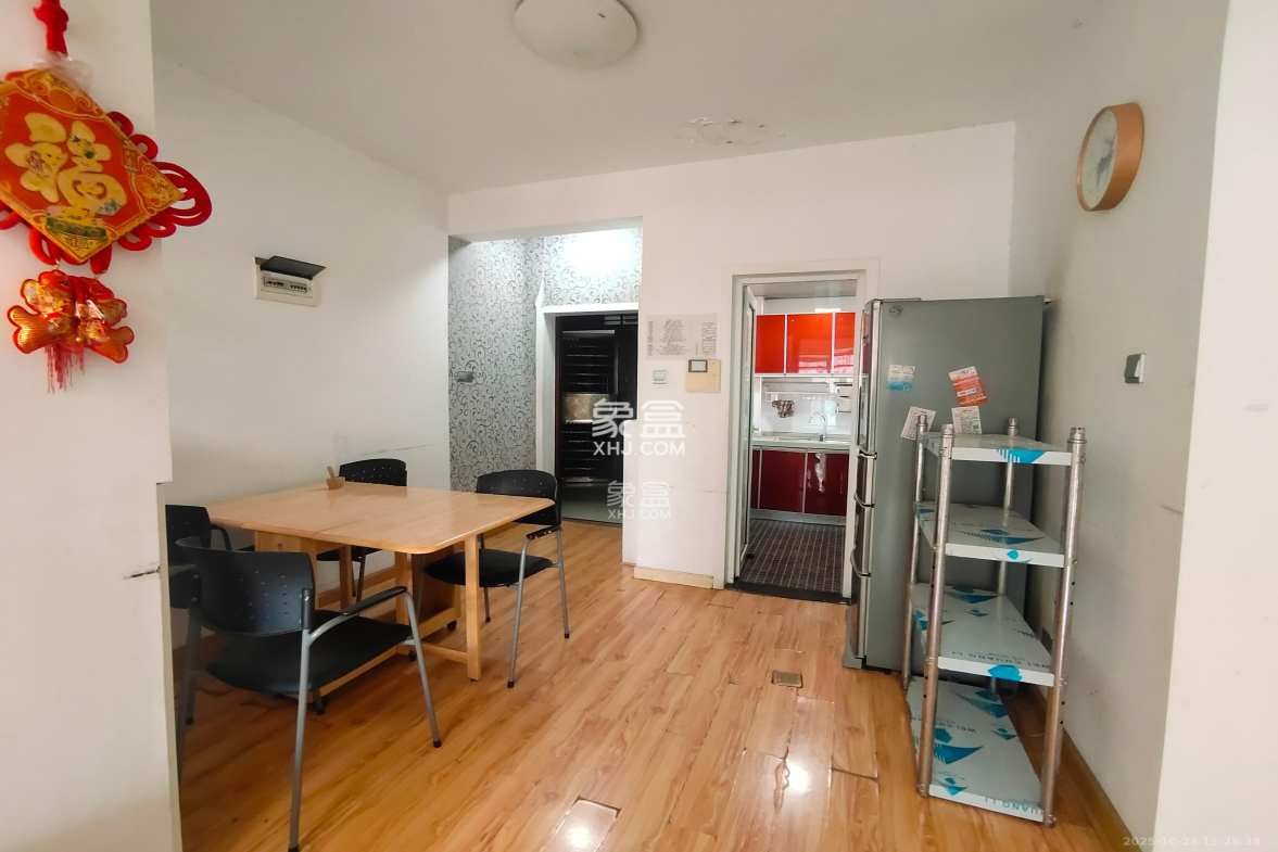 江临天下  2室2厅1卫    1700.0元/月 江临天下  2室2厅1卫    1700.0元/月室内图