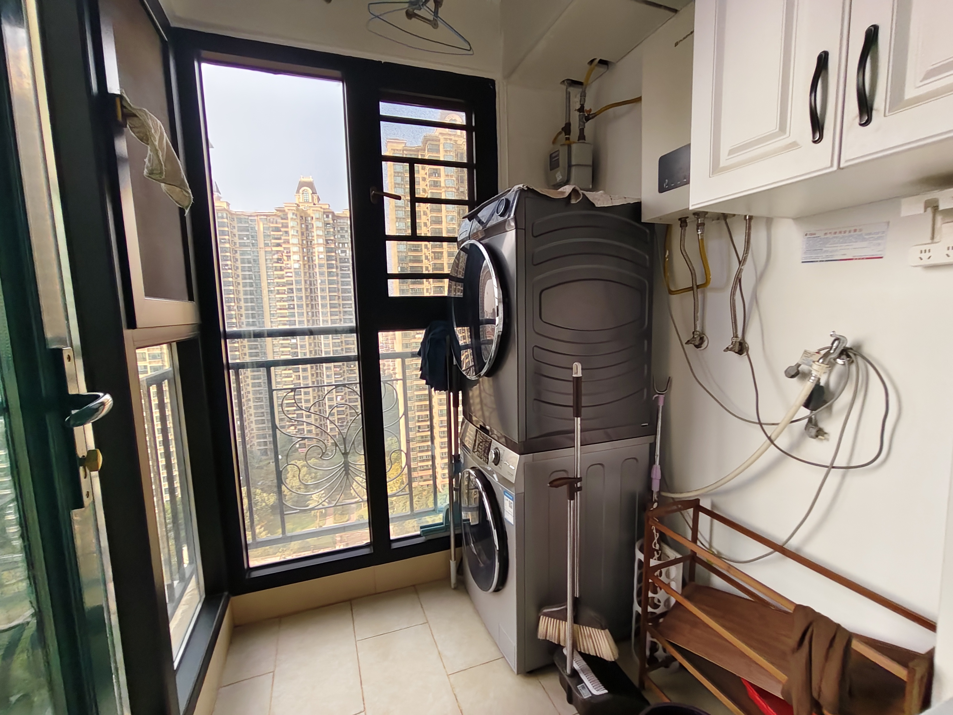 恒大绿洲 3室2厅2卫 2200.0元/月 恒大绿洲 3室2厅2卫 2200.0元/月室内图