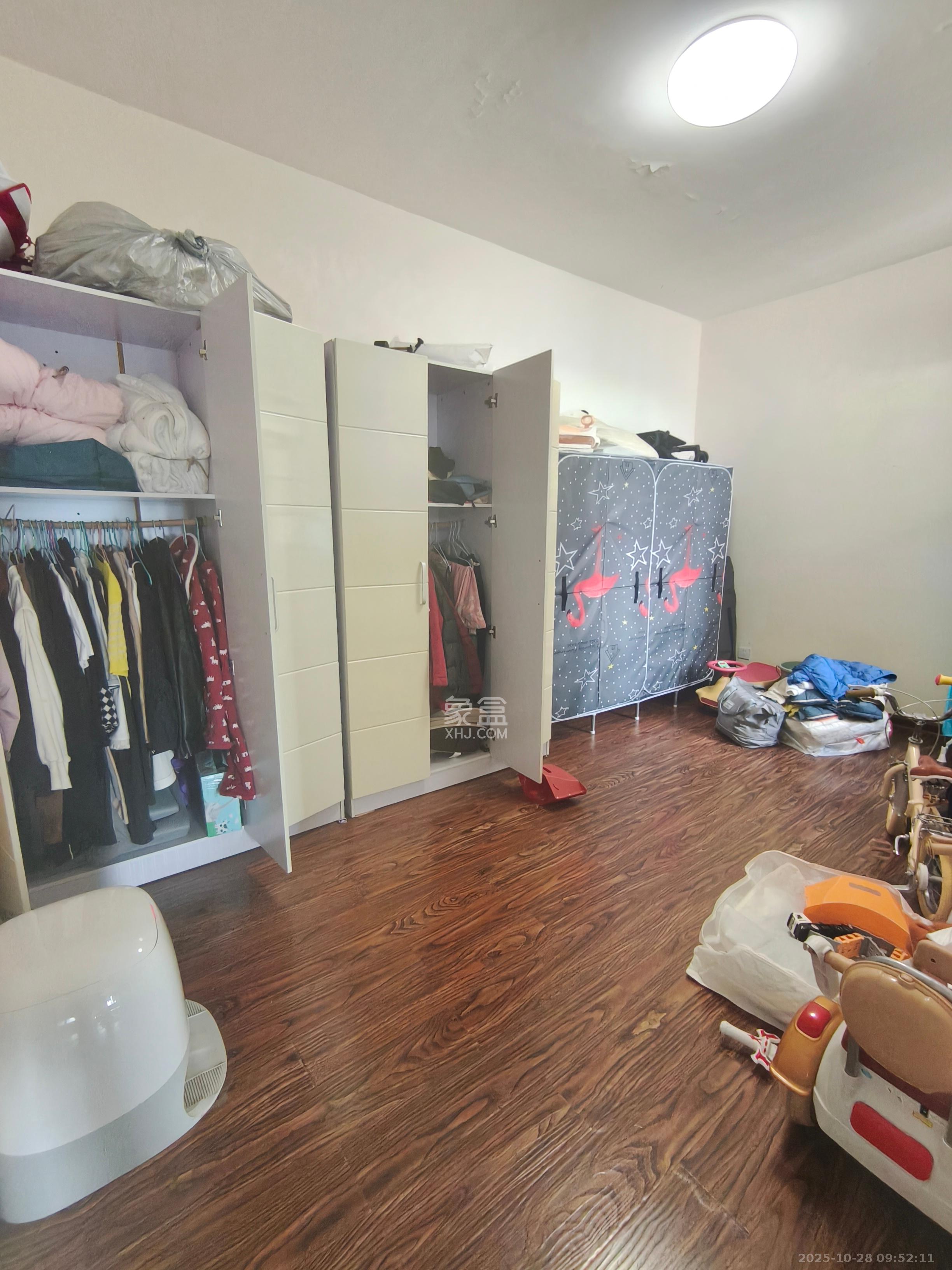 八方小区B区  3室2厅2卫    4200.0元/月 八方小区B区  3室2厅2卫    4200.0元/月室内图