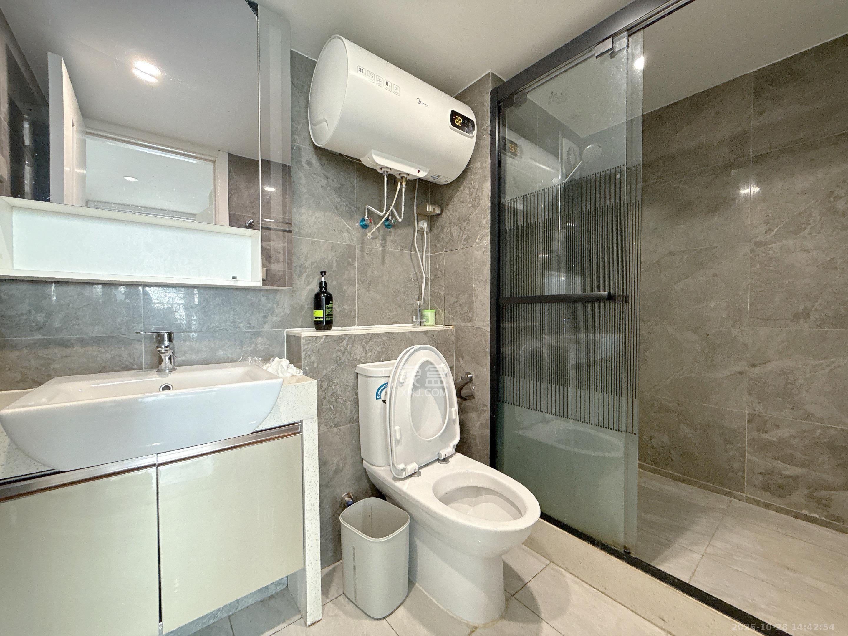 华远华时代 3室2厅2卫 3500.0元/月 华远华时代 3室2厅2卫 3500.0元/月室内图