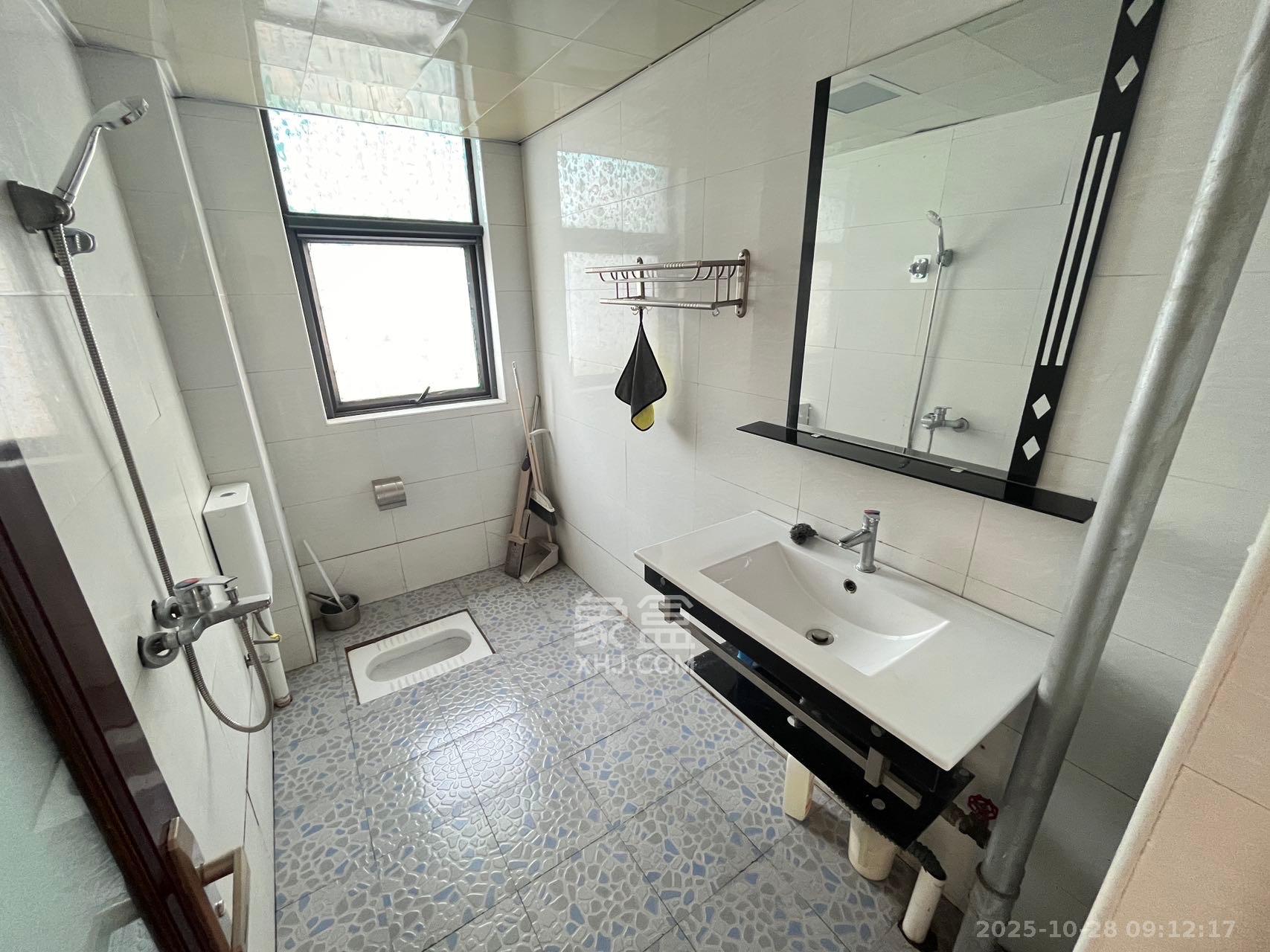 旭辉藏郡(藏郡、旭湘华府)  2室2厅1卫    1800.0元/月 旭辉藏郡(藏郡、旭湘华府)  2室2厅1卫    1800.0元/月室内图