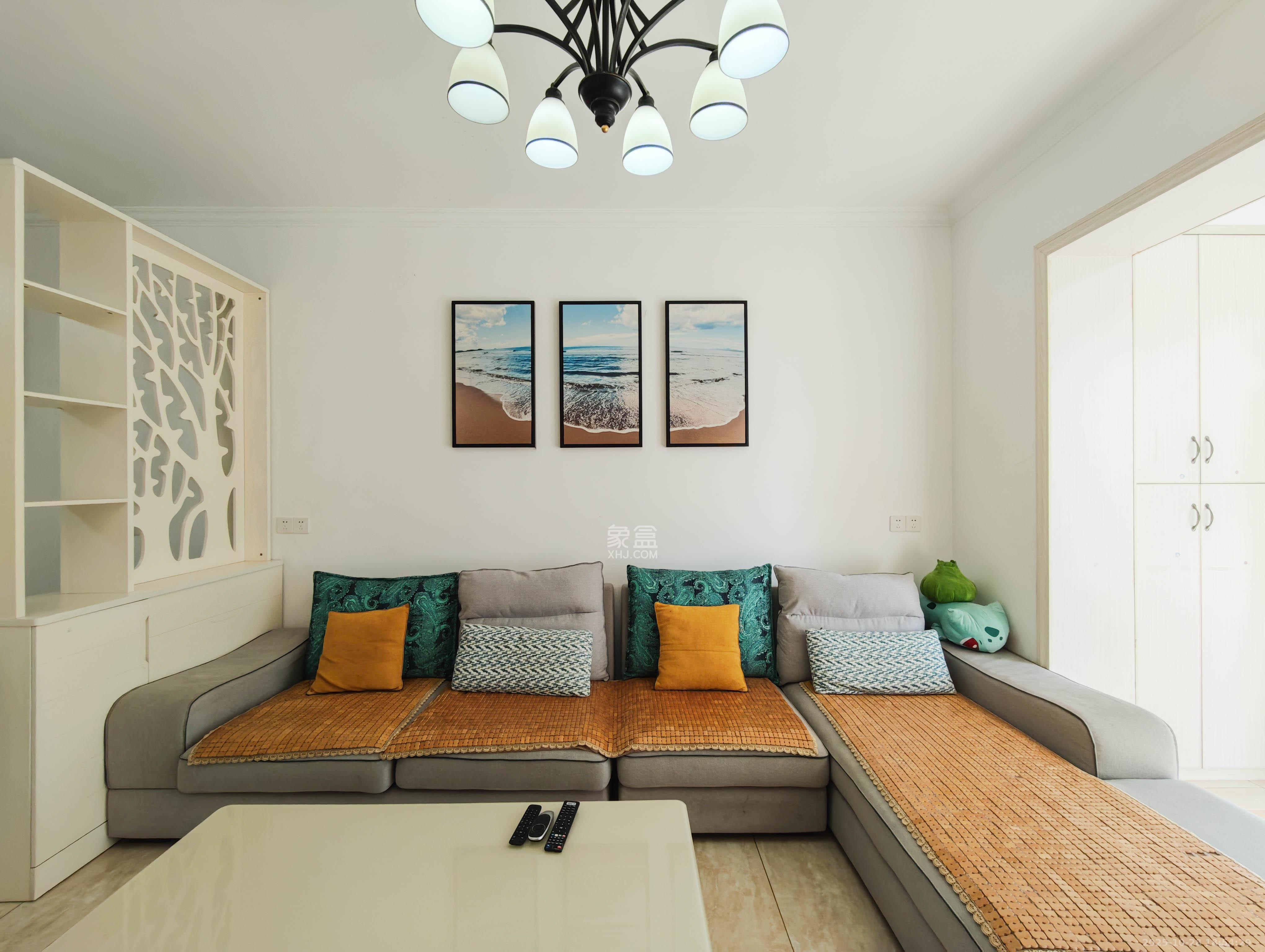 长房半岛蓝湾（观山月）  3室2厅1卫    85.0万客厅