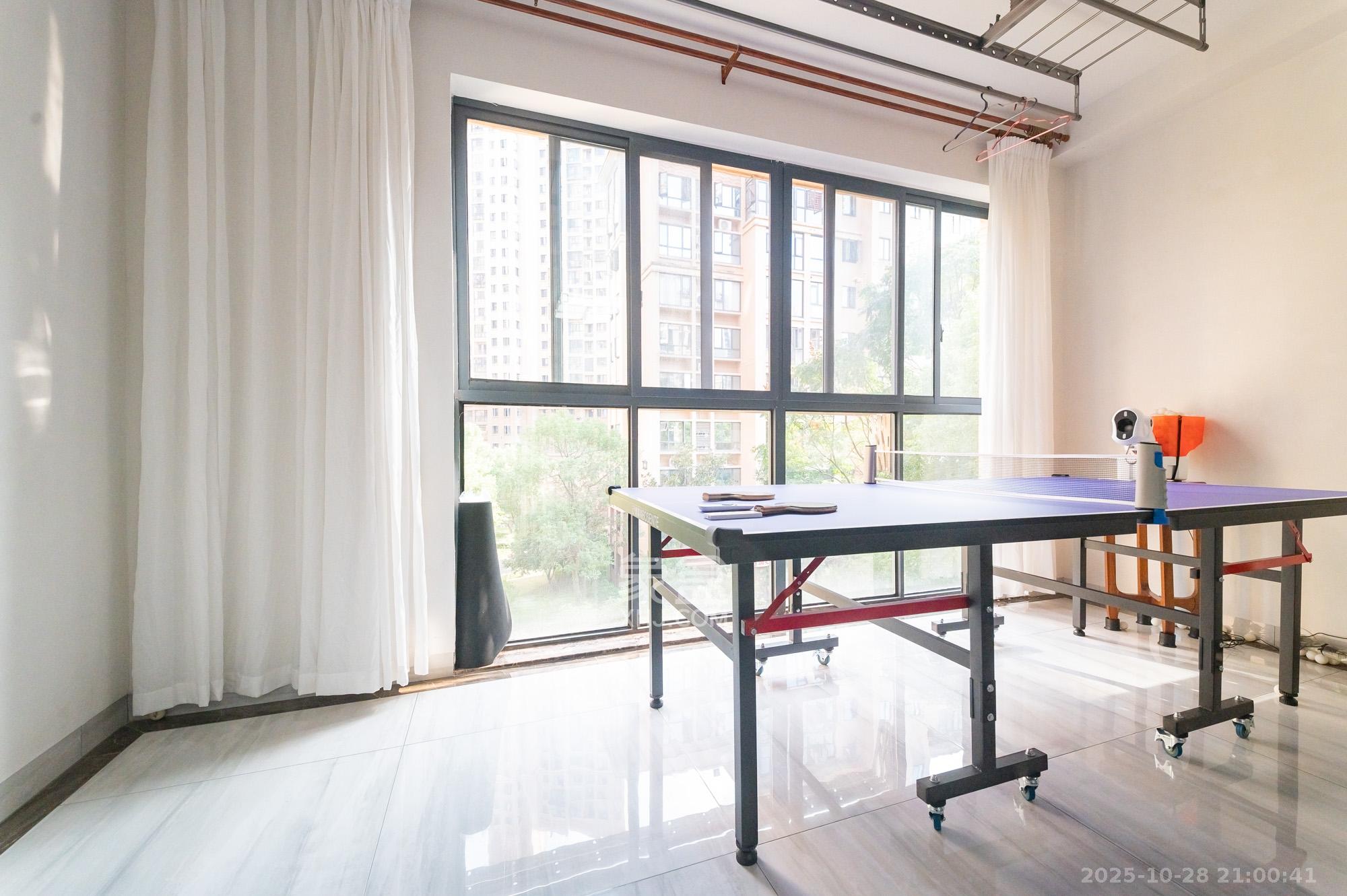 深业睿城  5室2厅3卫    222.0万阳台