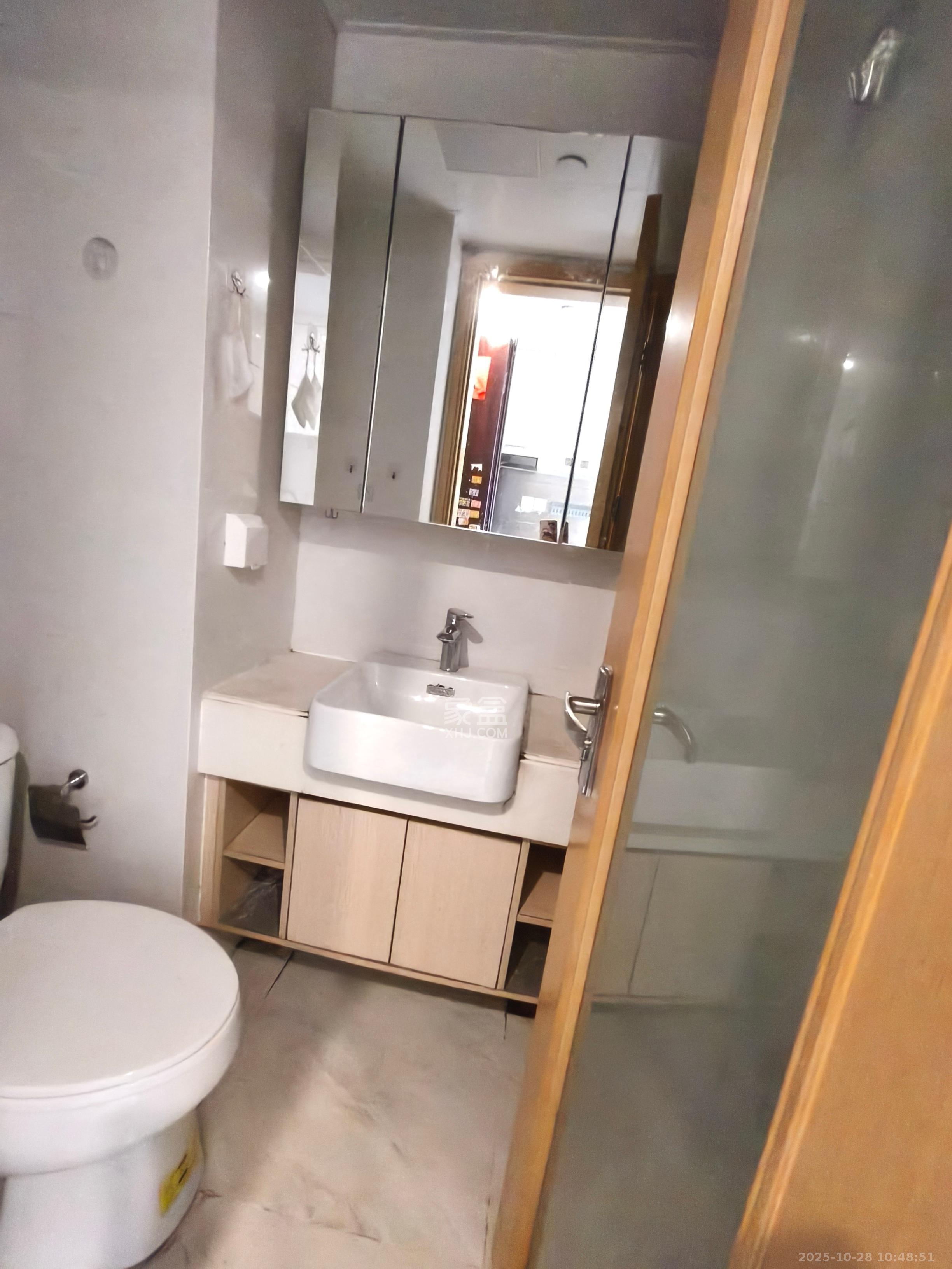 中海国际二期  1室1厅1卫    1000.0元/月 中海国际二期  1室1厅1卫    1000.0元/月室内图