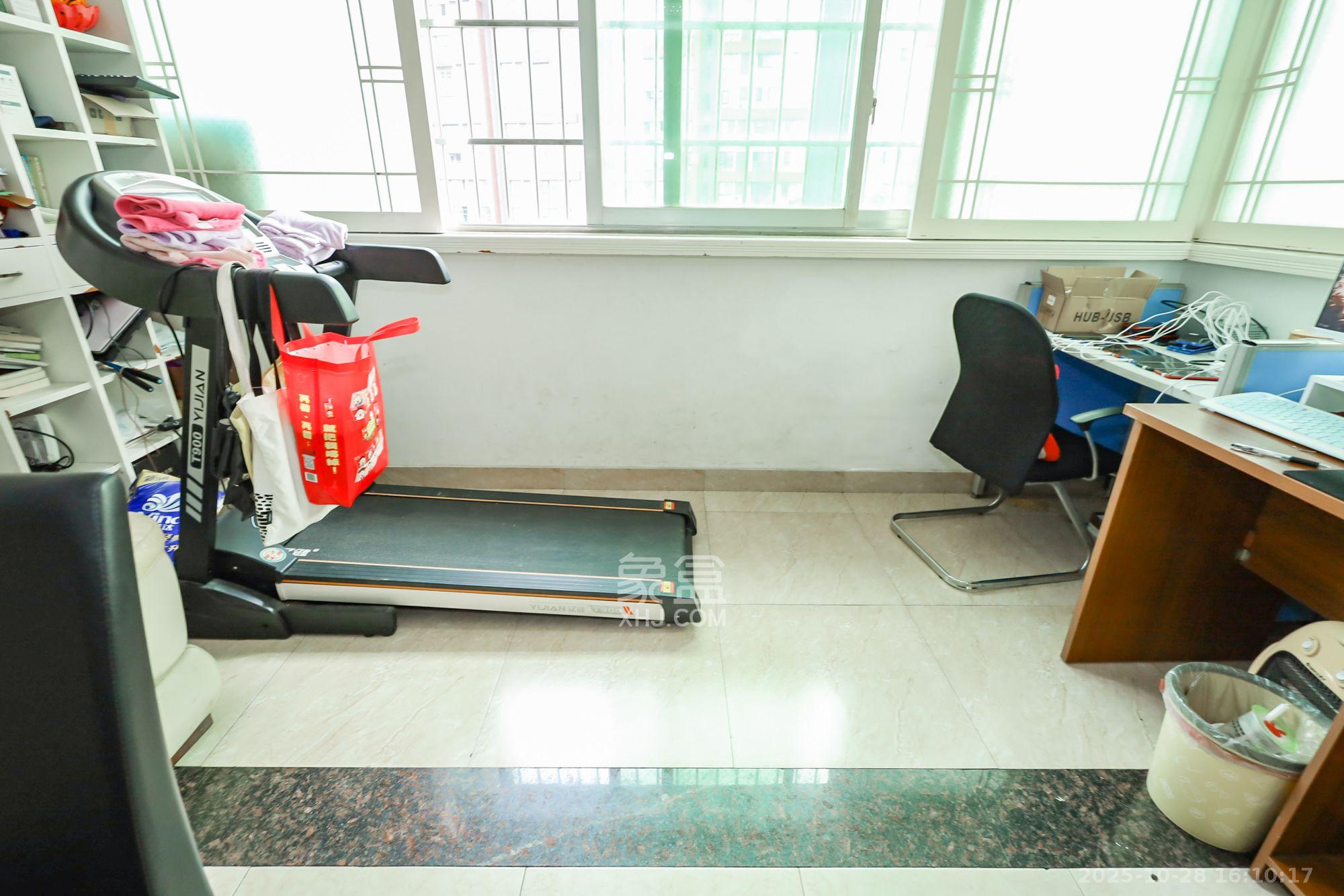 咸嘉新村嘉文苑  4室2厅2卫    1800.0元/月 咸嘉新村嘉文苑  4室2厅2卫    1800.0元/月室内图