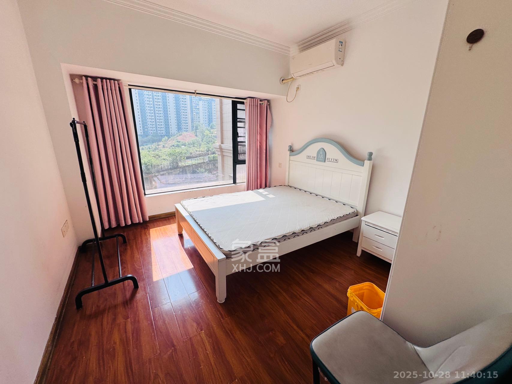 创世纪广场  4室2厅2卫    2500.0元/月室内图