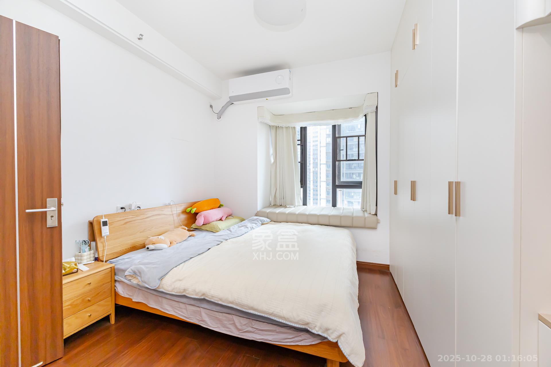 万润滨江天著  4室2厅2卫    128.0万 万润滨江天著  4室2厅2卫    128.0万卧室