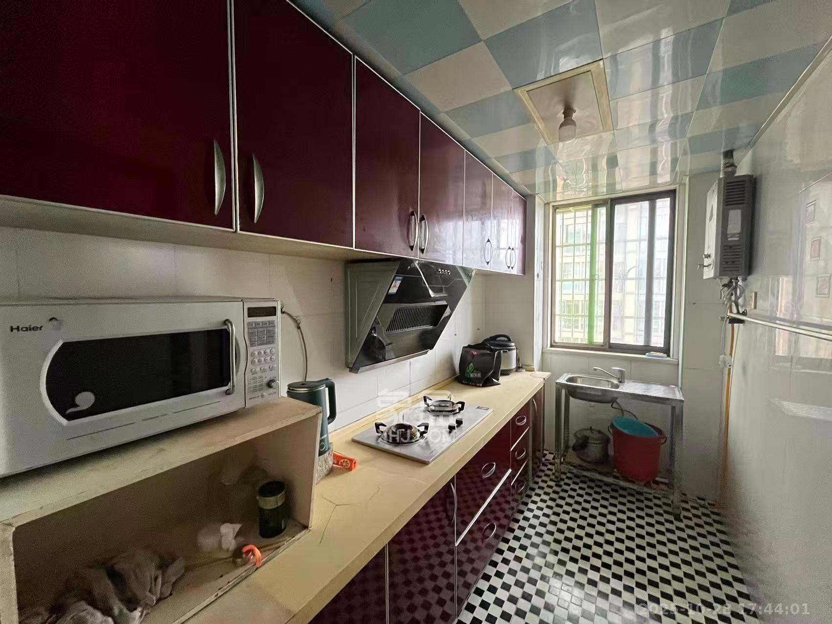 鼎丰前城  2室1厅1卫    1600.0元/月 鼎丰前城  2室1厅1卫    1600.0元/月室内图