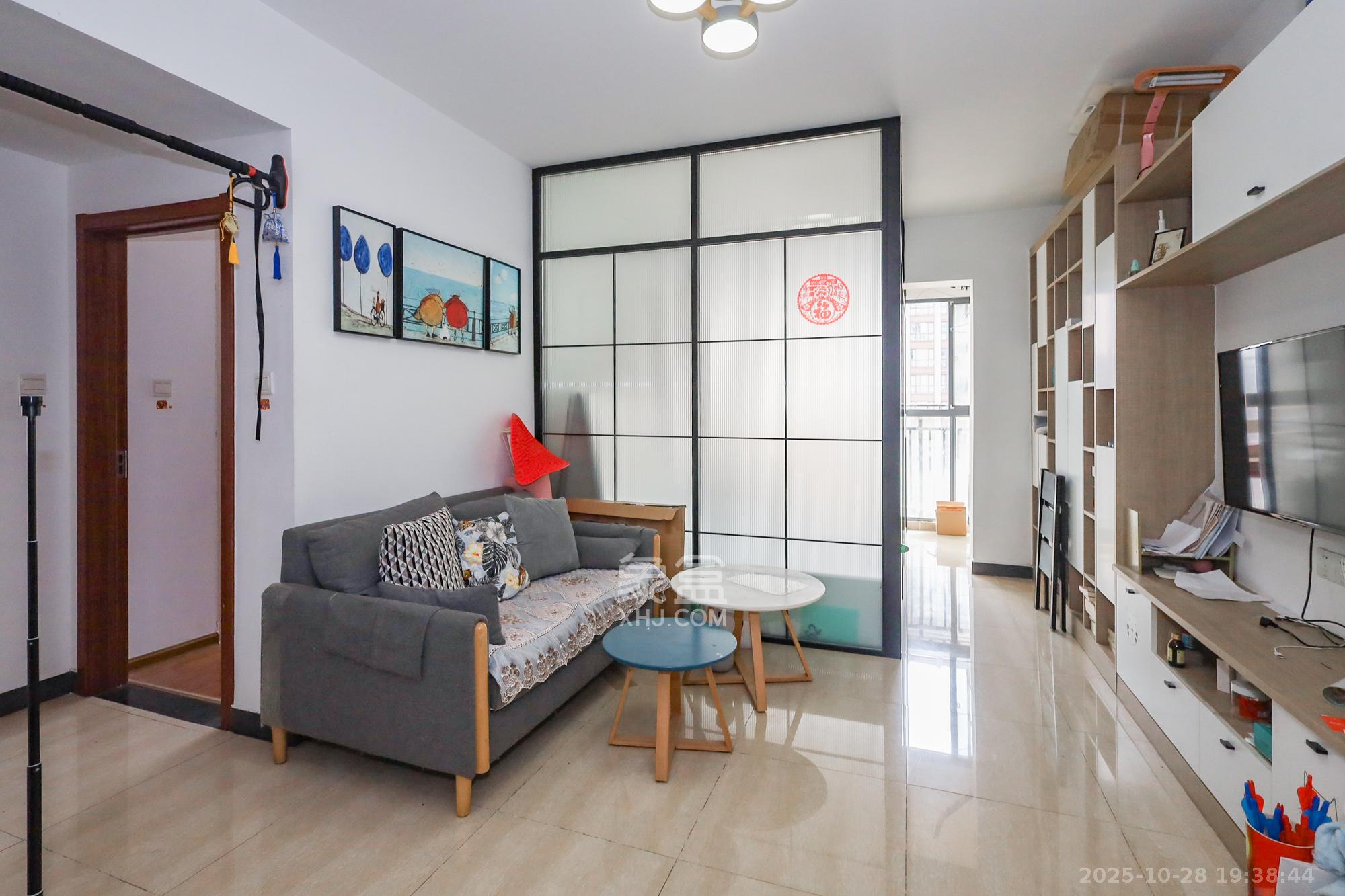 钰龙天下一期 2室2厅1卫 230.0万 钰龙天下一期 2室2厅1卫 230.0万客厅