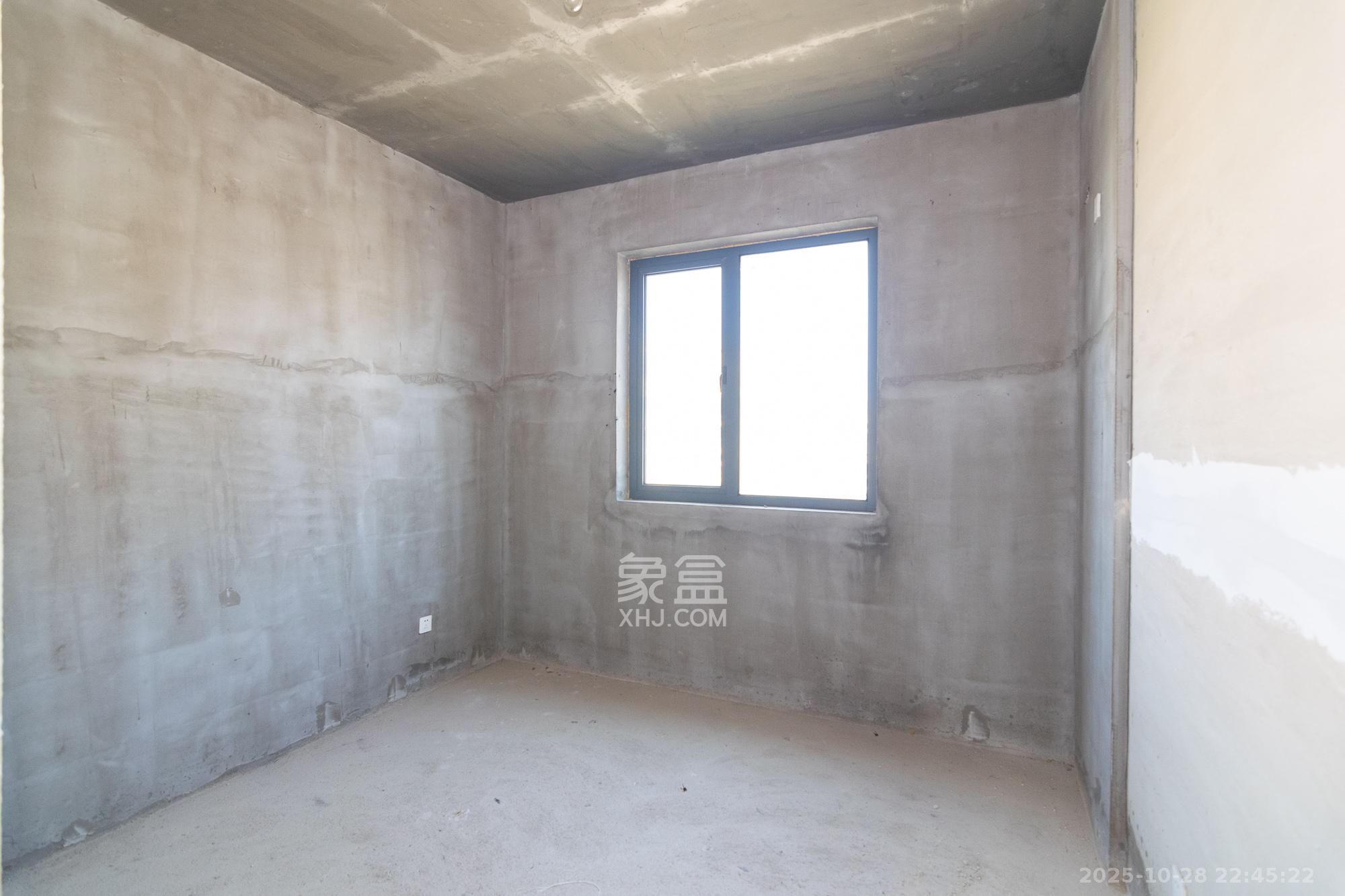 澳海月亮湾  3室2厅2卫    72.0万卧室