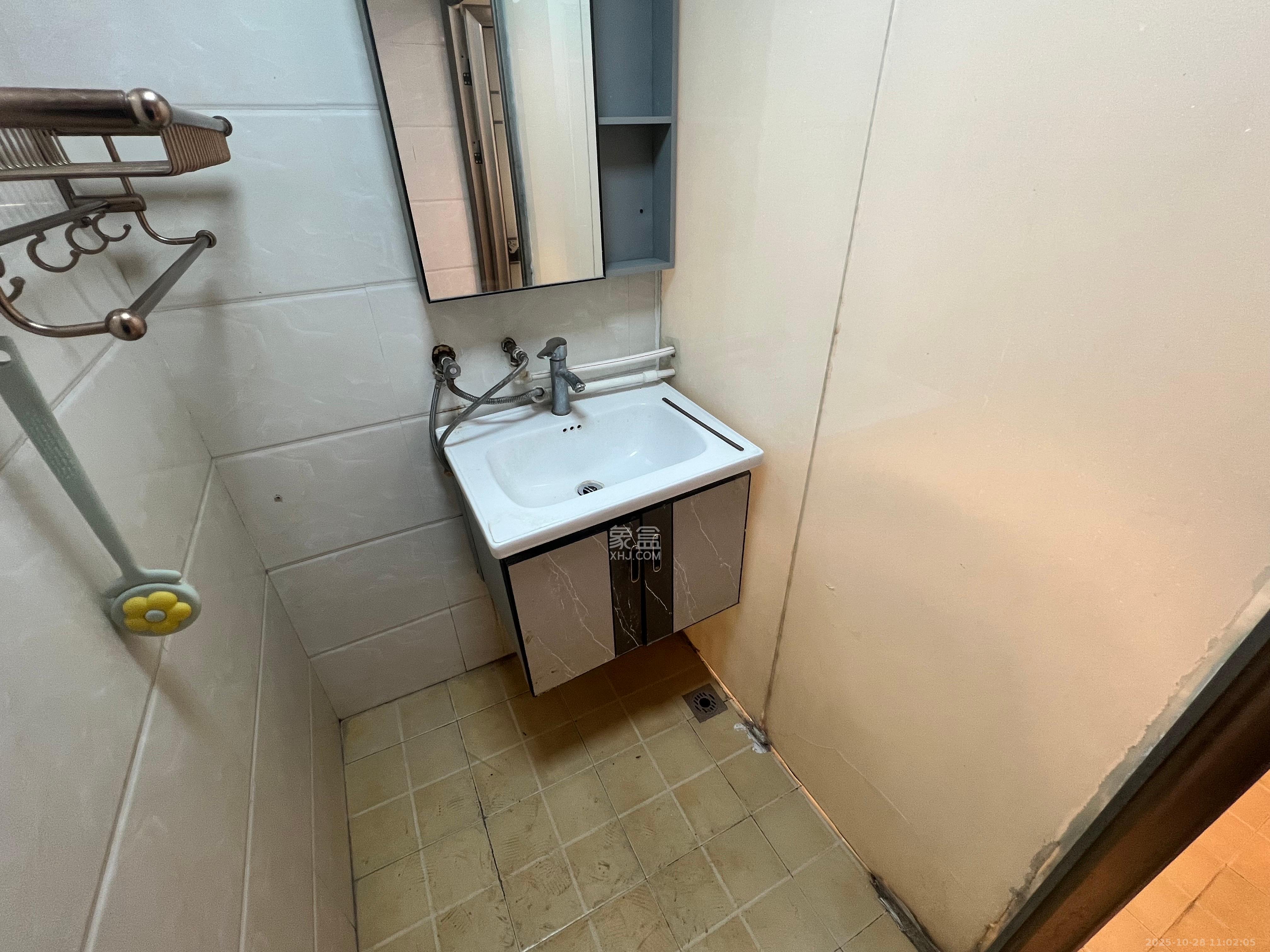 和馨园 3室1厅2卫 2200.0元/月 和馨园 3室1厅2卫 2200.0元/月室内图