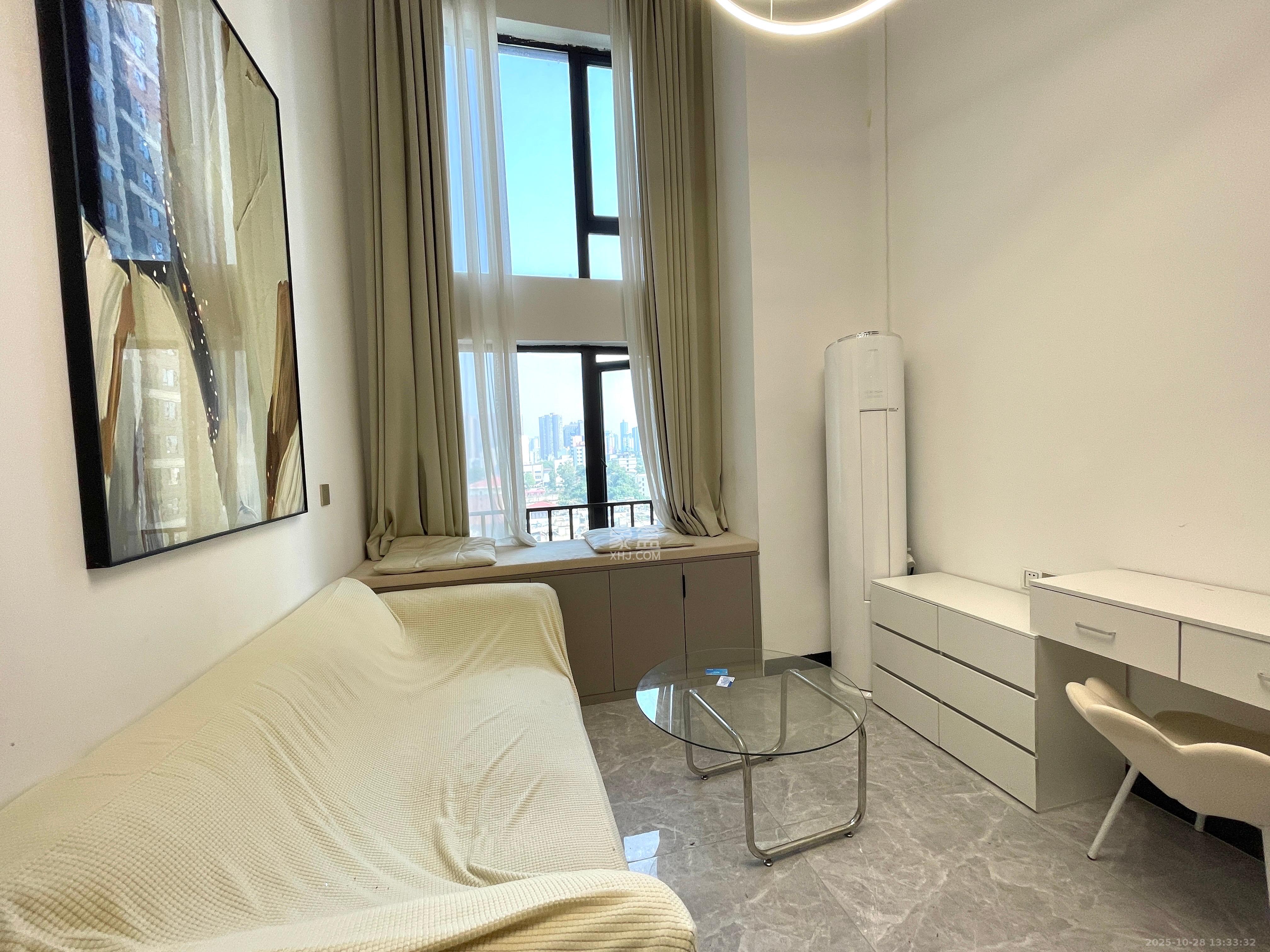 卓越江岸  1室1厅1卫    2200.0元/月室内图