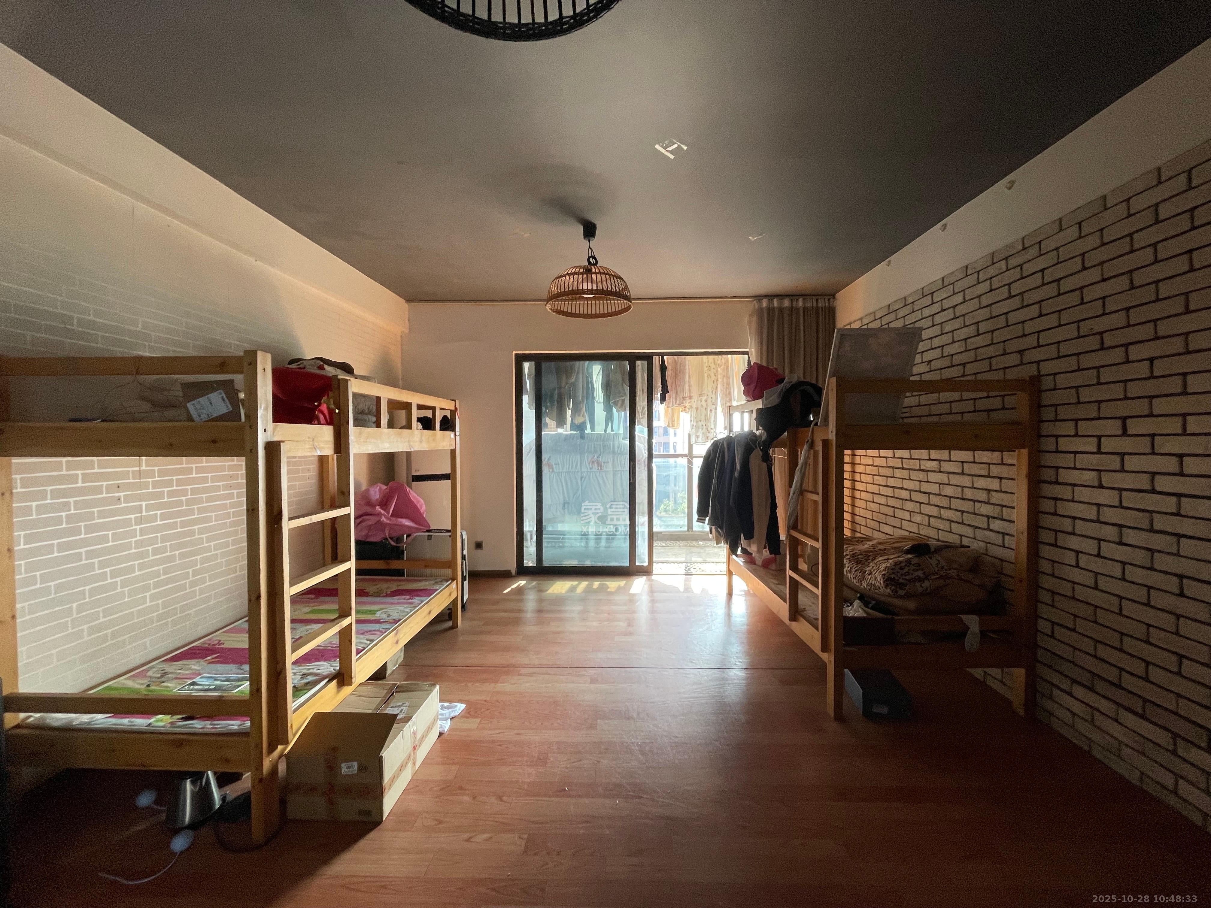 达美D6区  4室2厅2卫    3500.0元/月