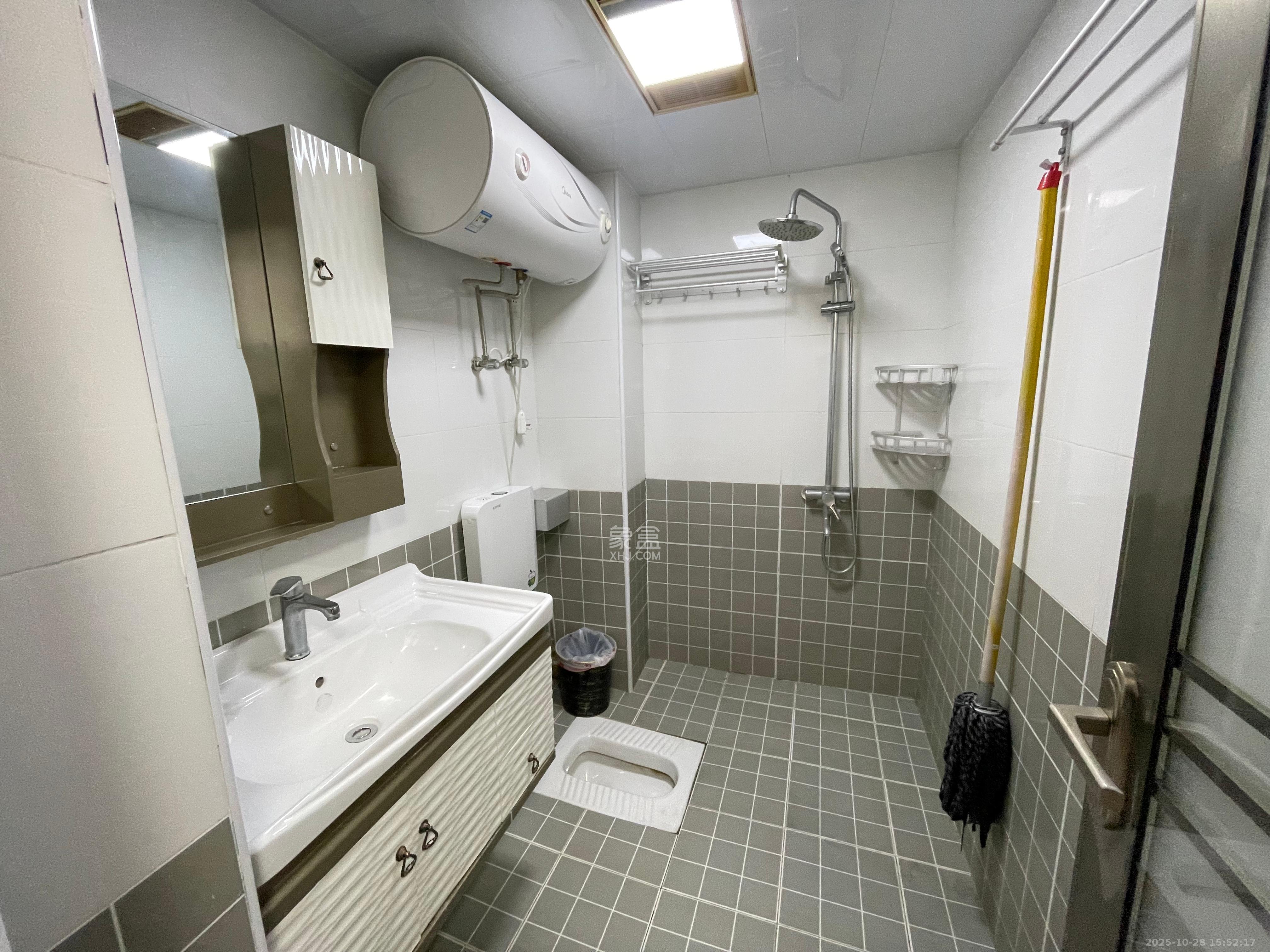 中交里城  1室1厅1卫    1500.0元/月室内图