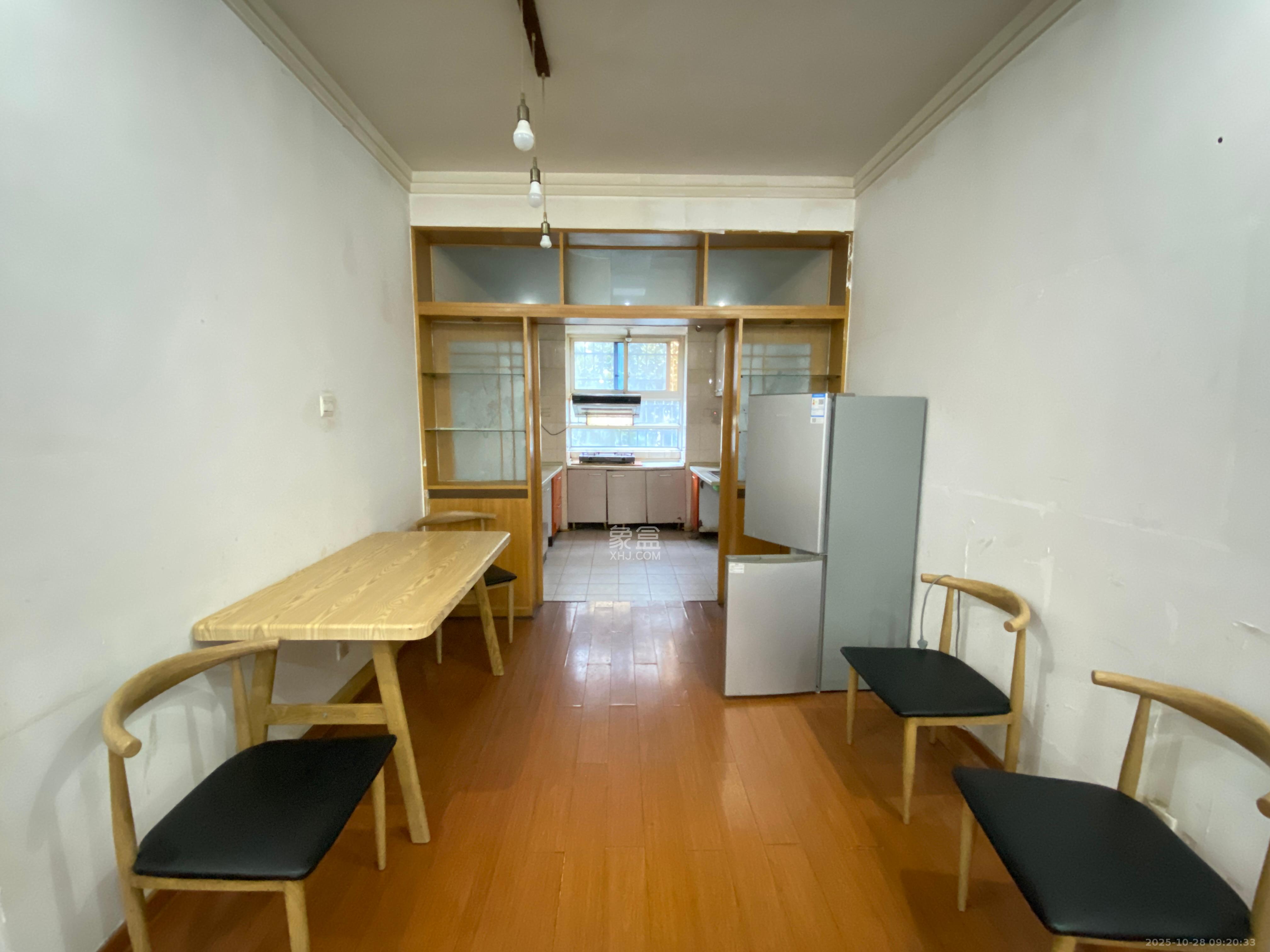 荷花园电信宿舍(天辰荷花苑)  2室1厅1卫    1800.0元/月 荷花园电信宿舍(天辰荷花苑)  2室1厅1卫    1800.0元/月室内图