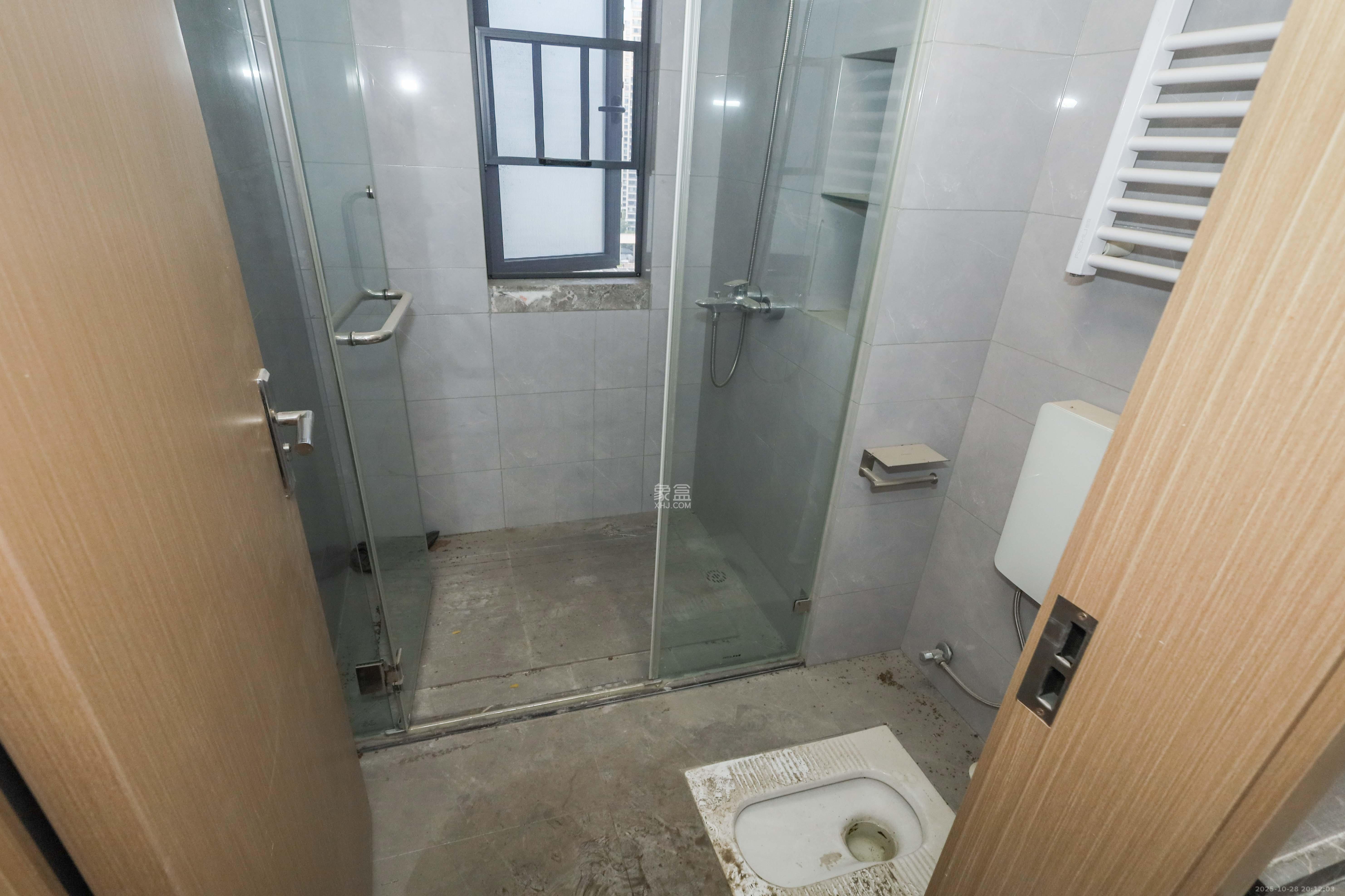 中国铁建湘语梅溪  4室2厅2卫    159.0万卫生间