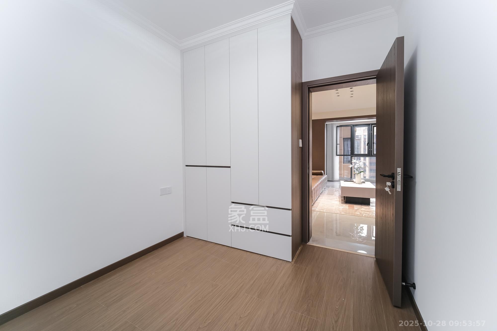 荣盛花语城  4室2厅2卫    99.0万卧室