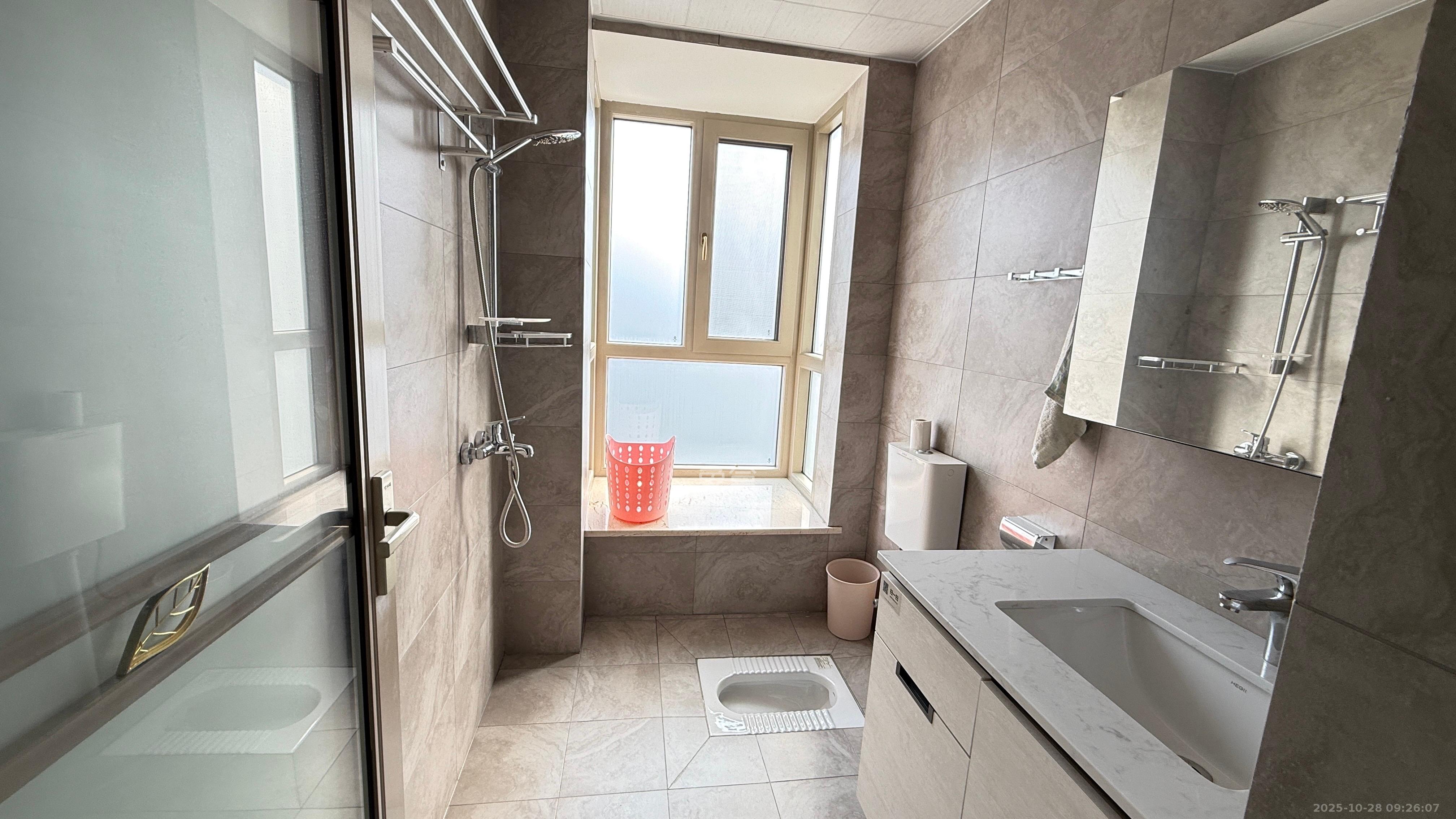 九华新城 5室2厅2卫 78.0万 九华新城 5室2厅2卫 78.0万客厅