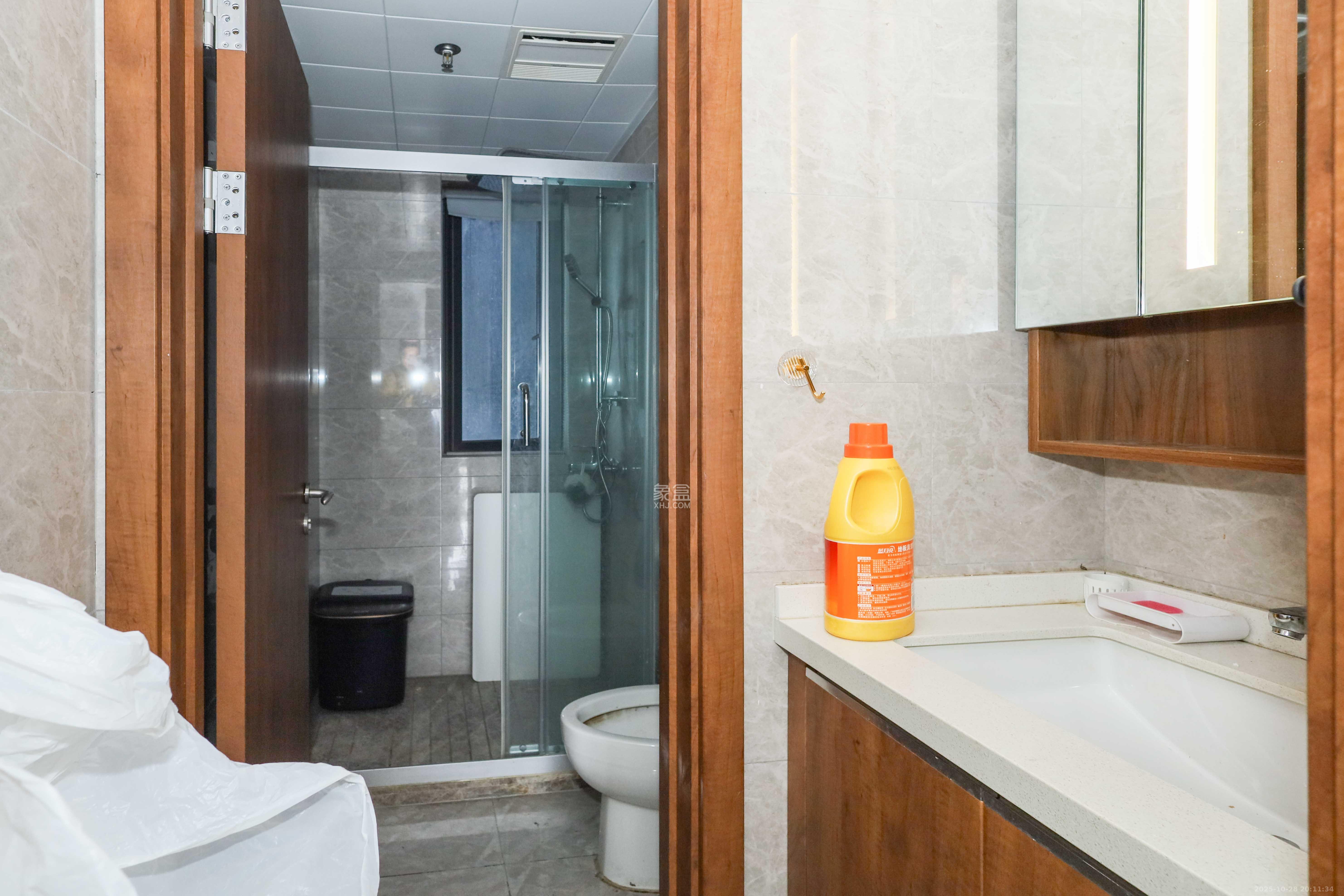 梅溪悦章  3室2厅2卫    140.0万卫生间