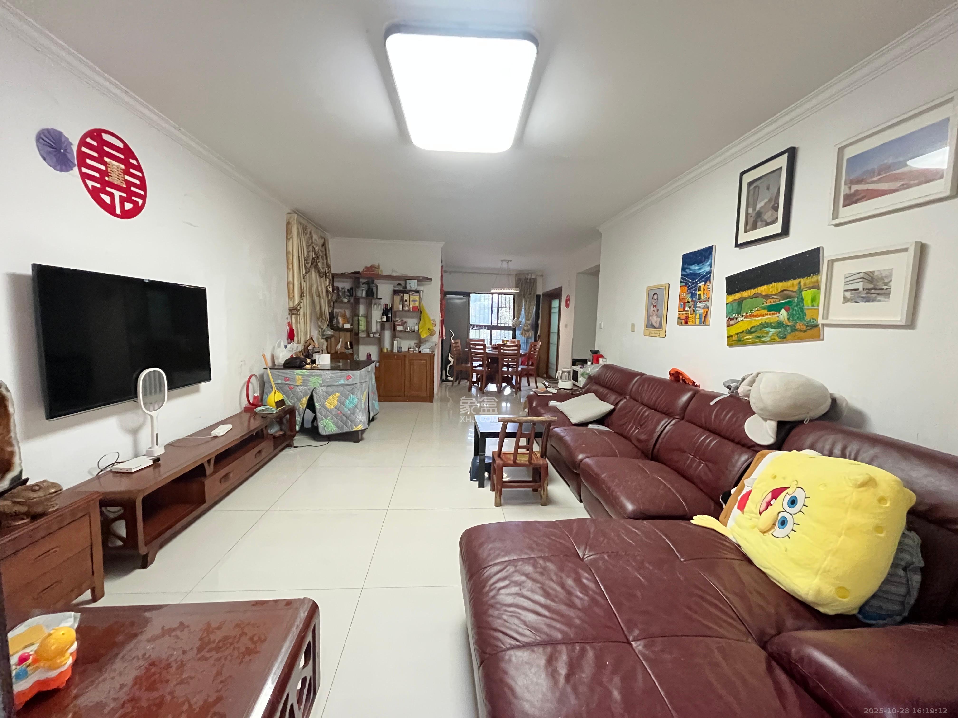 绿地中央广场  3室2厅2卫    3500.0元/月室内图