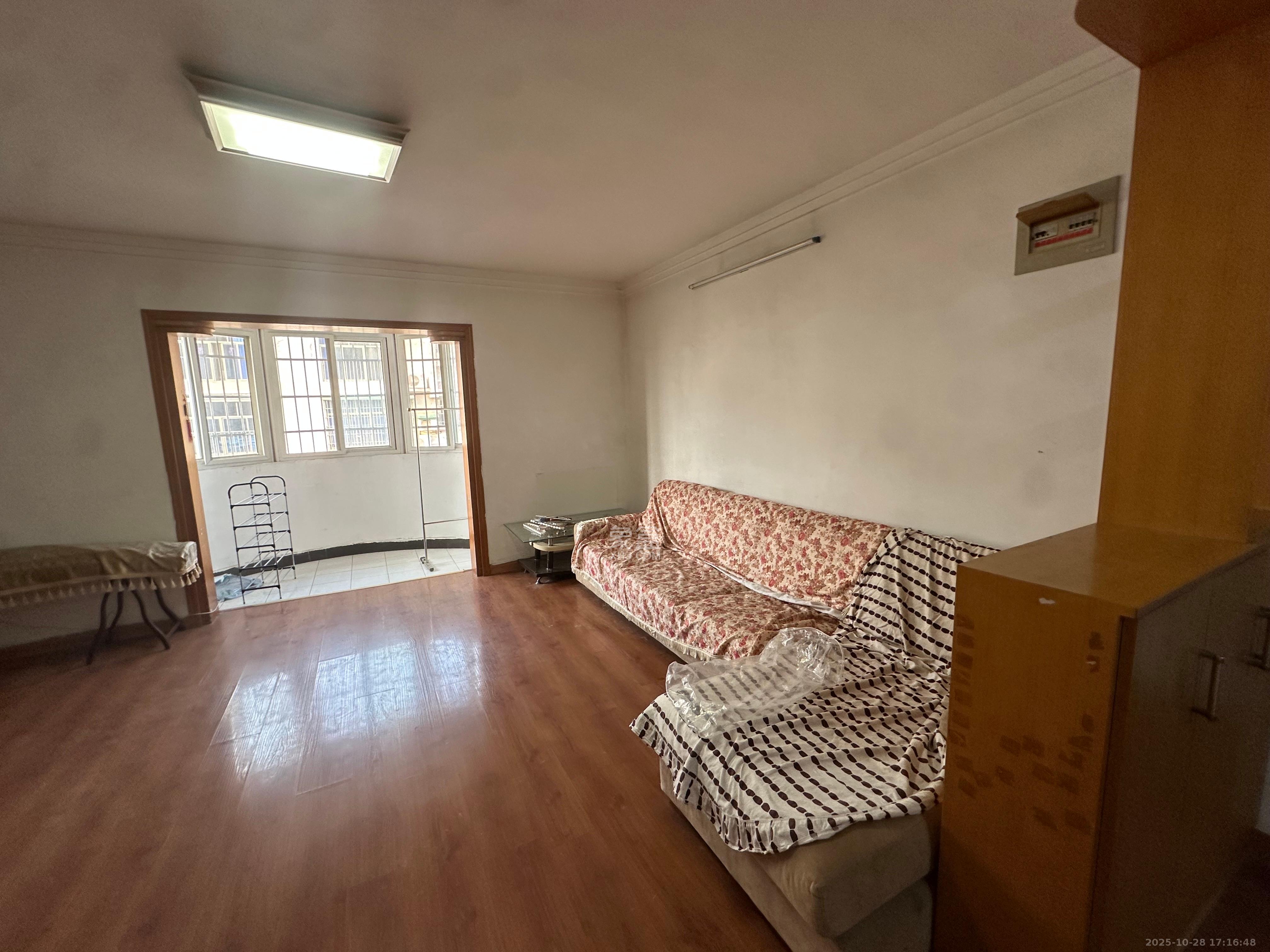 科教新村  3室2厅1卫    2400.0元/月 科教新村  3室2厅1卫    2400.0元/月室内图