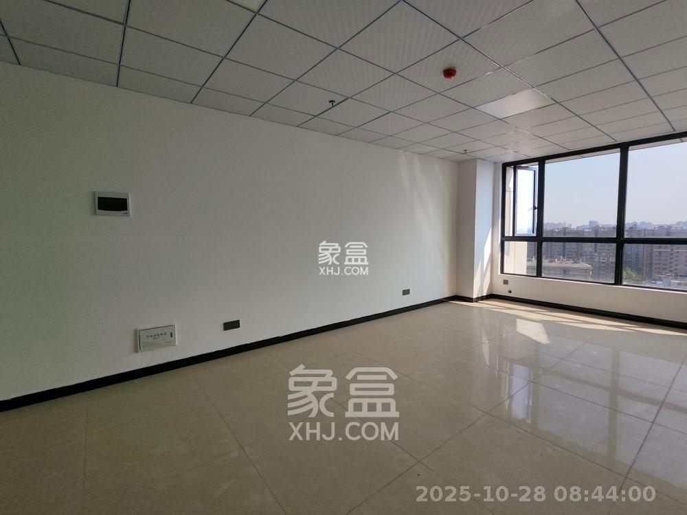 厚和城  1室1厅1卫    23.0万客厅