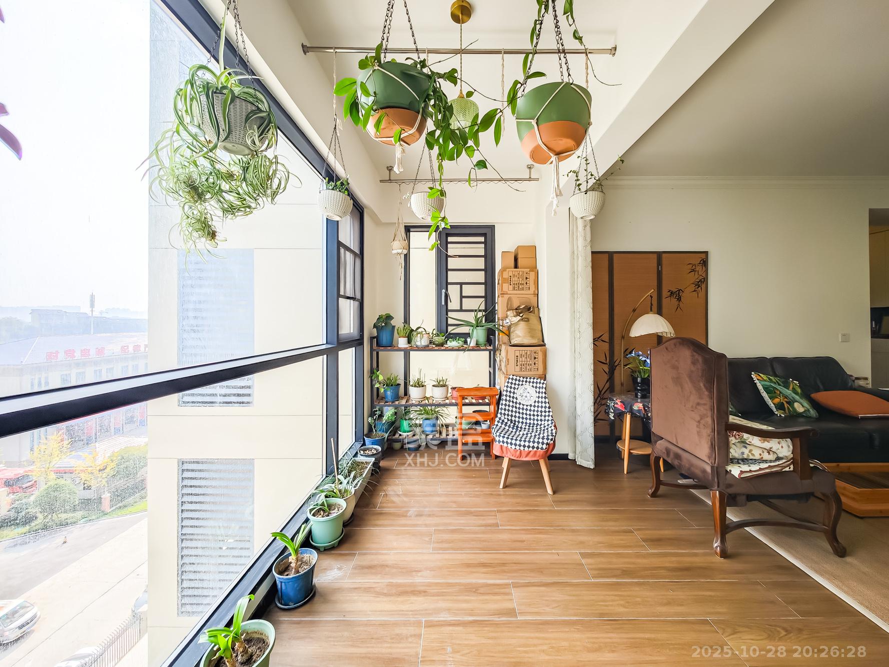 地铁中建君和城  4室2厅2卫    85.3万阳台