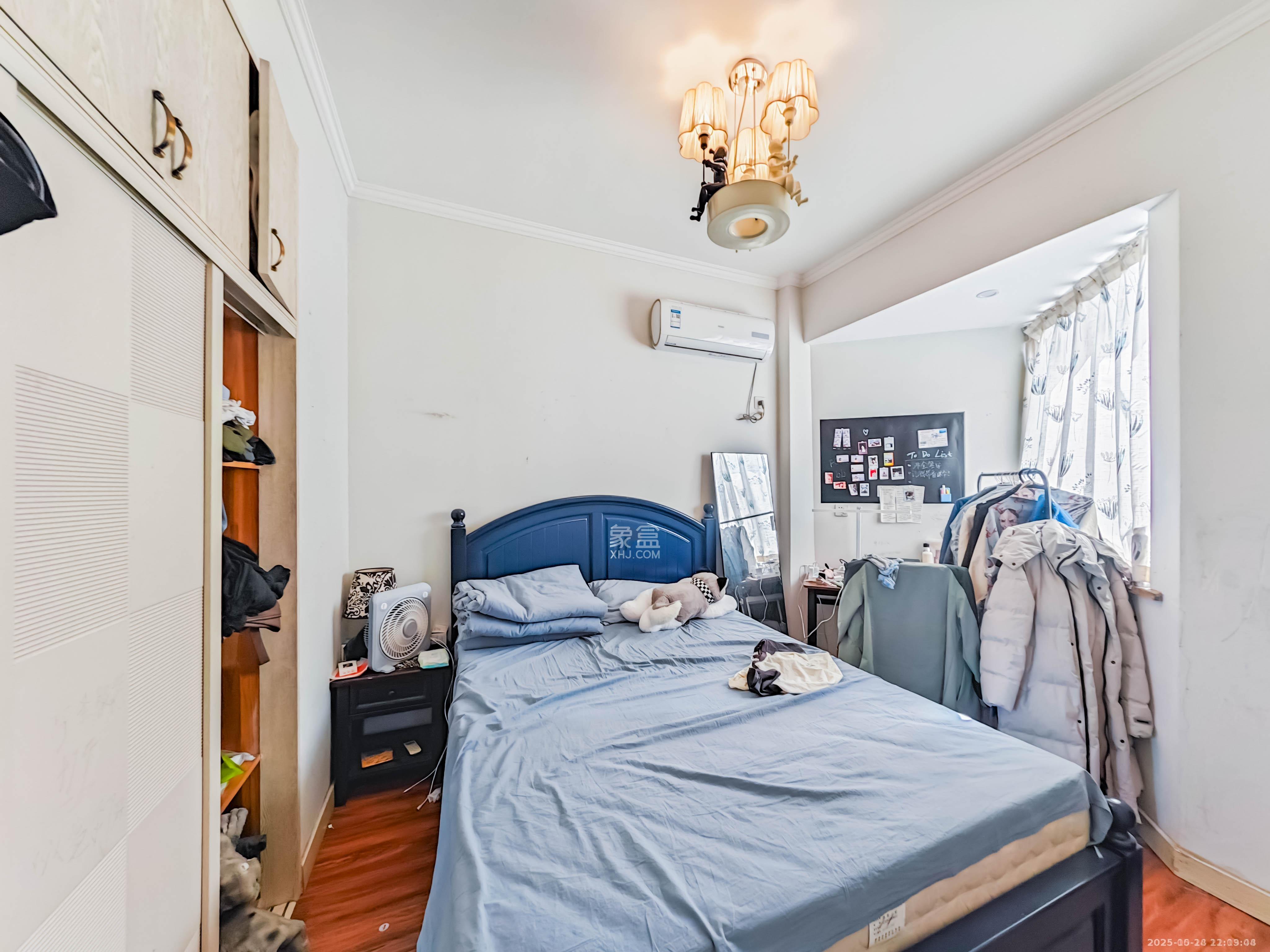 城市山水豪园(山水城市风景)  2室2厅1卫    2300.0元/月 城市山水豪园(山水城市风景)  2室2厅1卫    2300.0元/月室内图