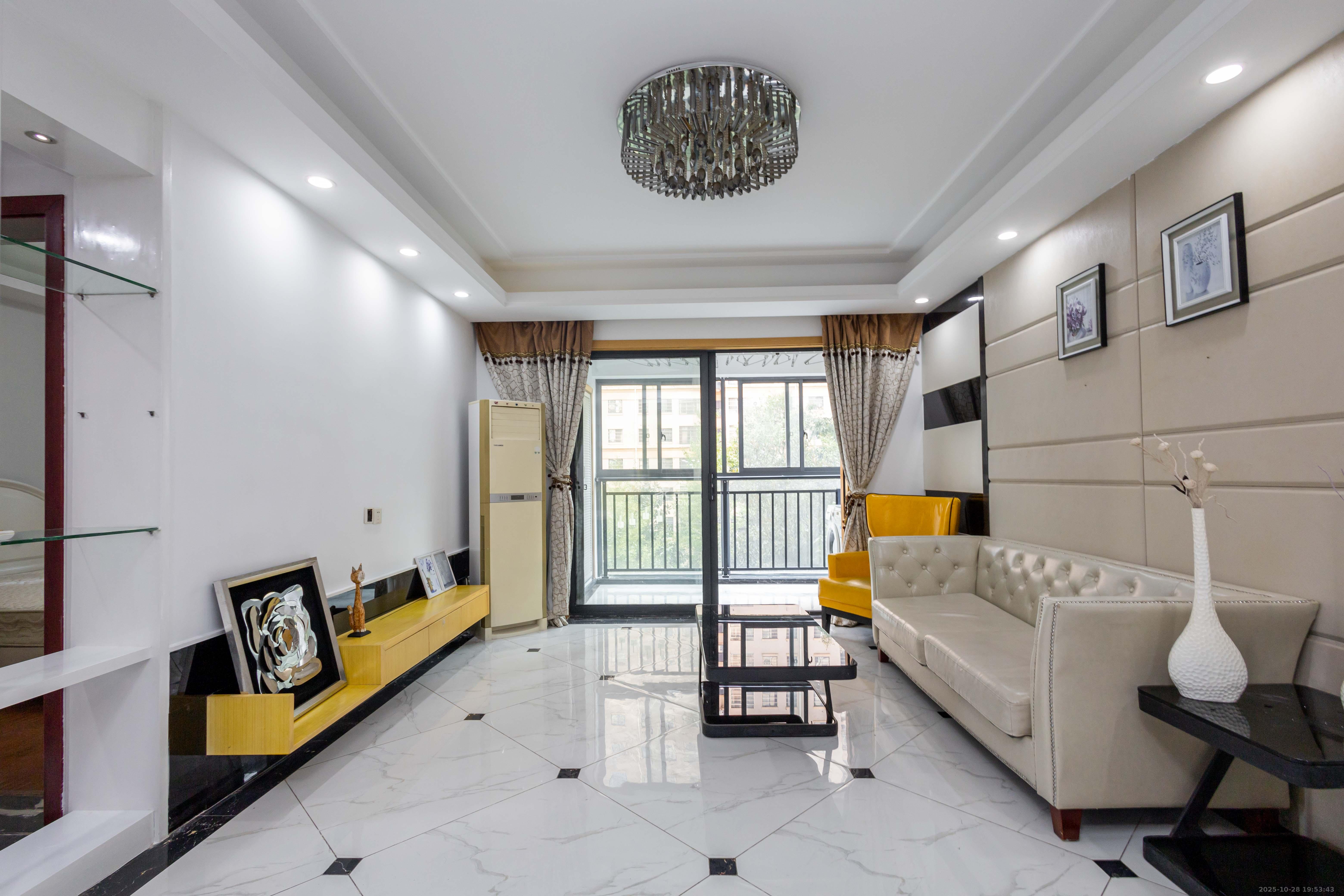 佳美紫郡  3室2厅1卫    48.0万客厅