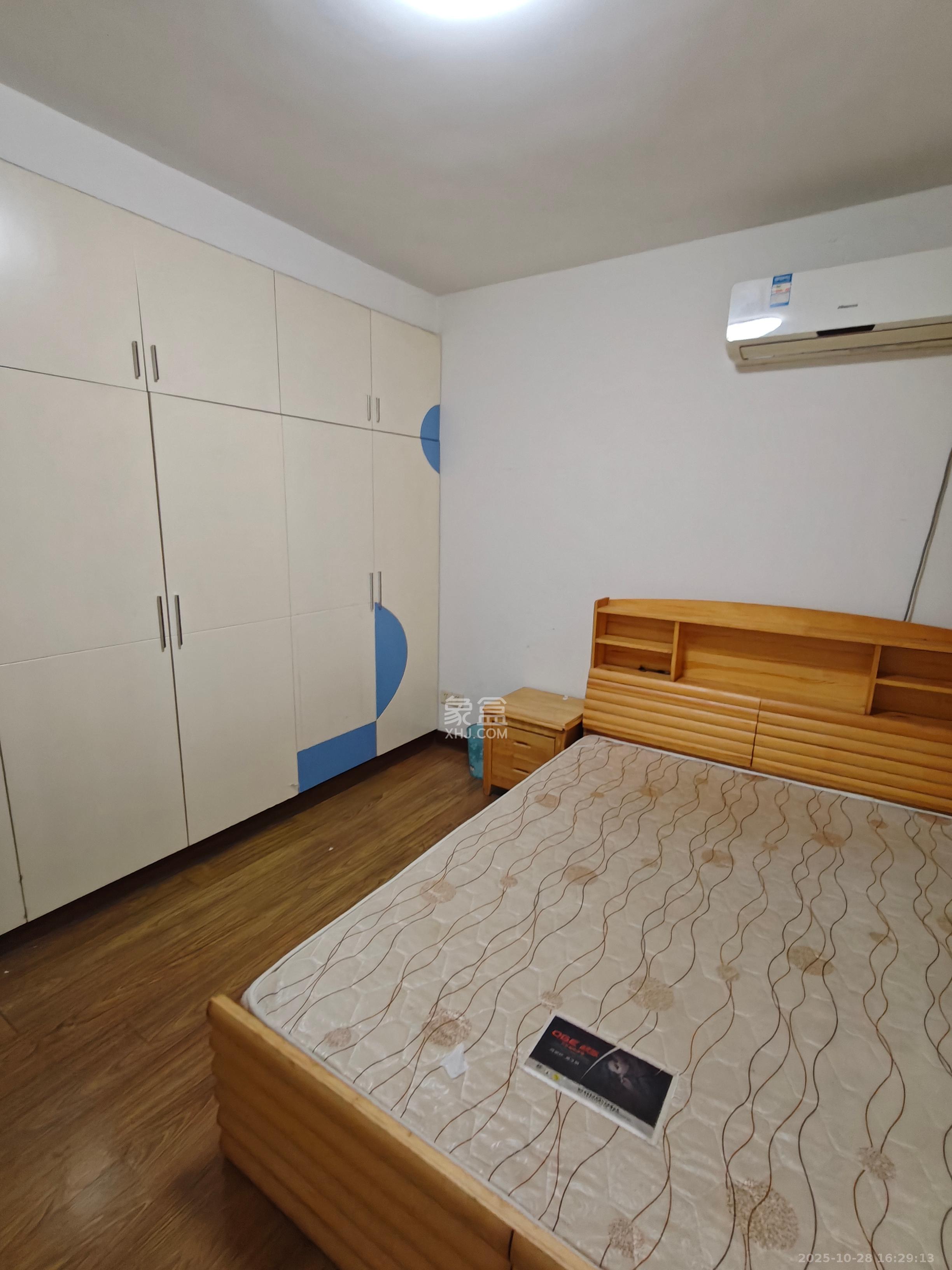 香巴圣地  3室2厅2卫    2500.0元/月室内图